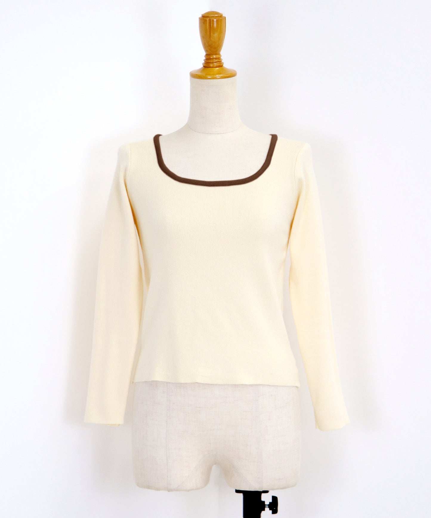 【SALE】襟元配色パイピングニット