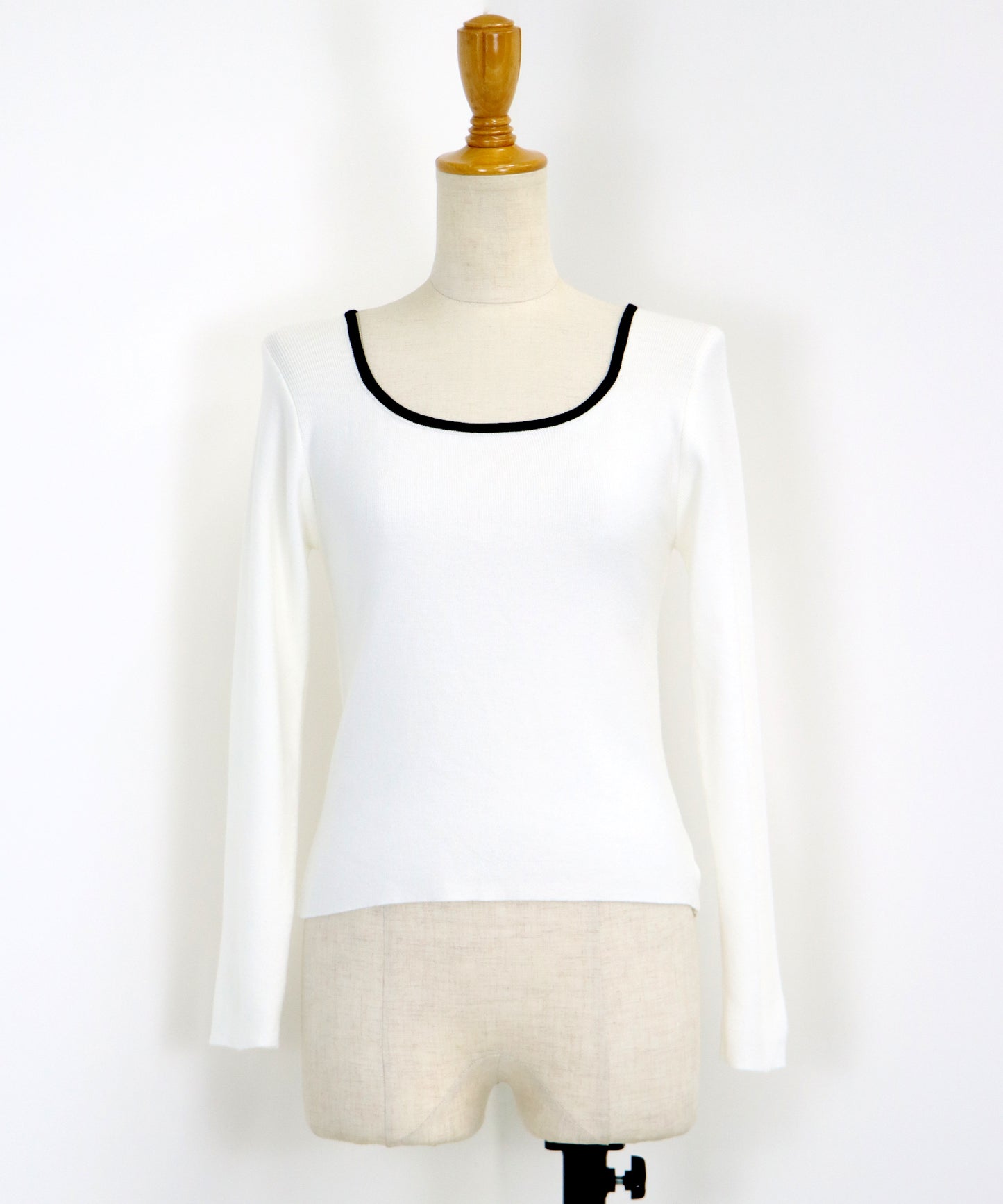 【SALE】襟元配色パイピングニット