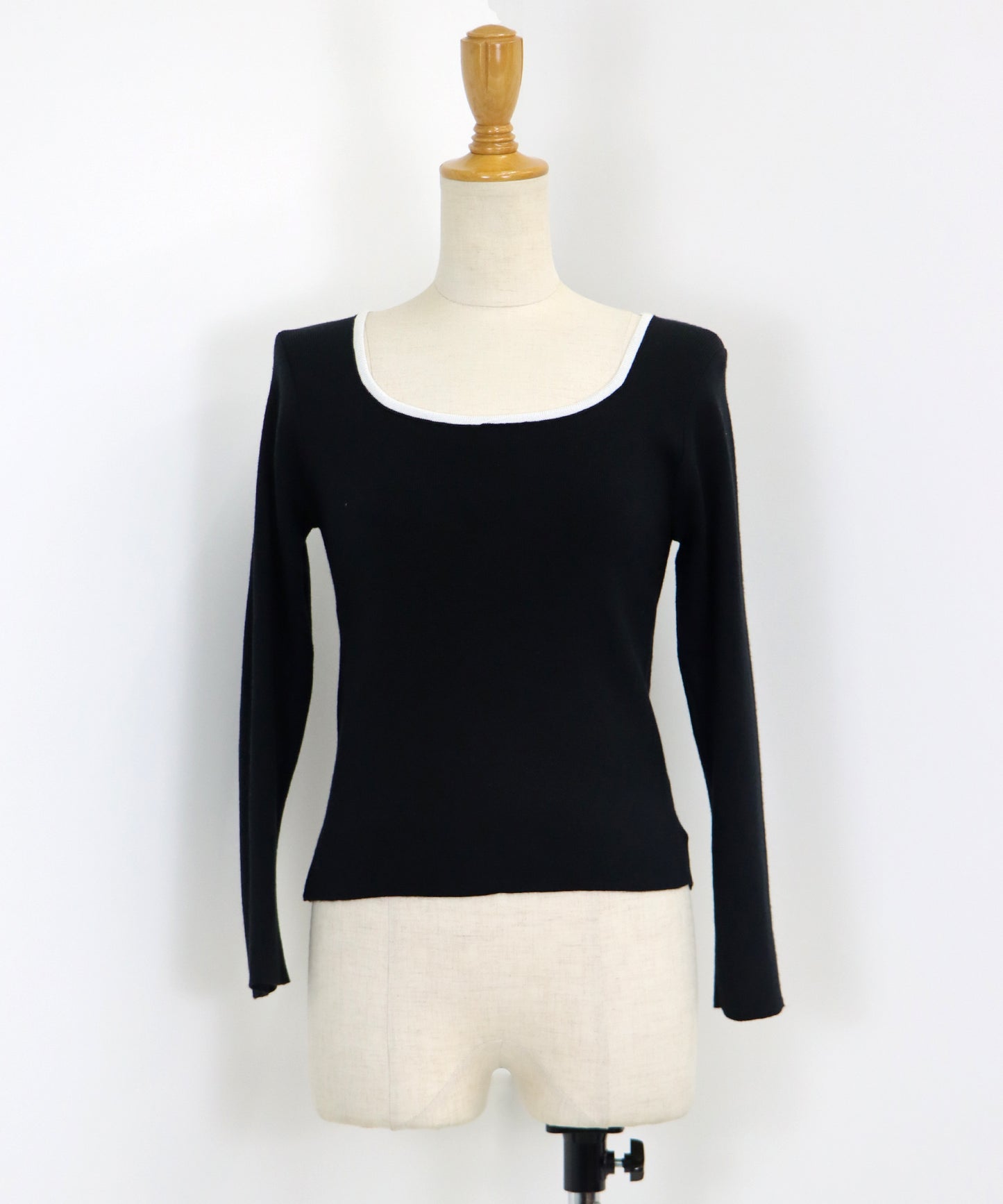【SALE】襟元配色パイピングニット