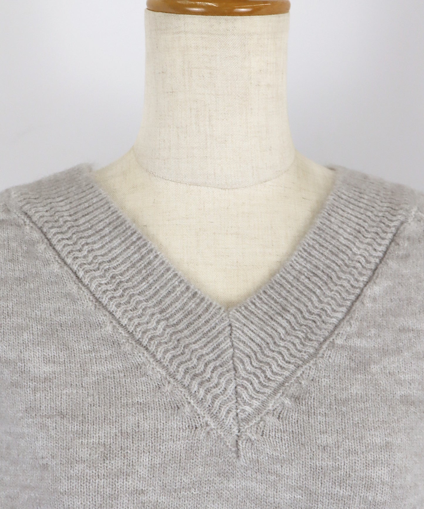 【SALE】Vネックニット