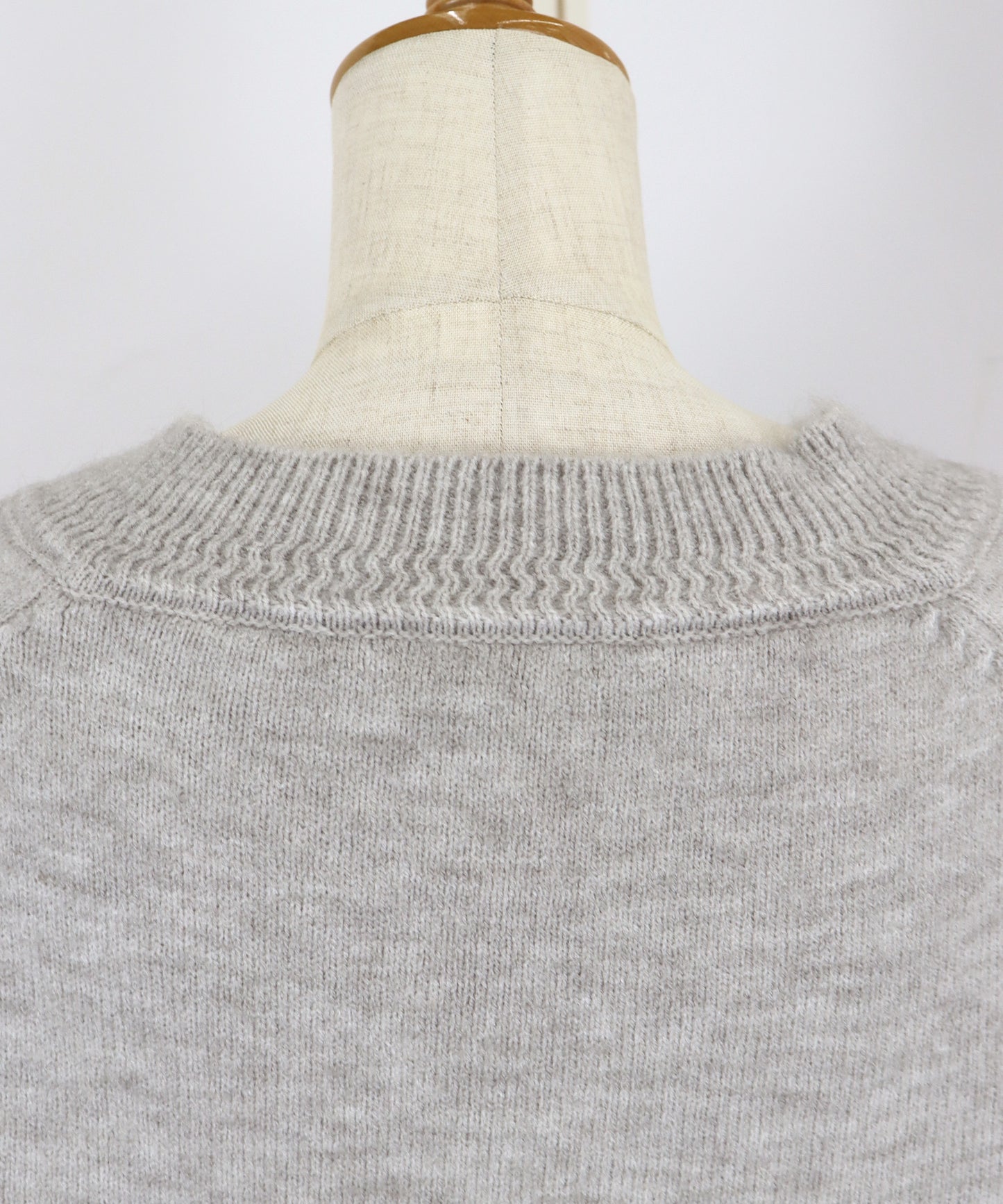 【SALE】Vネックニット