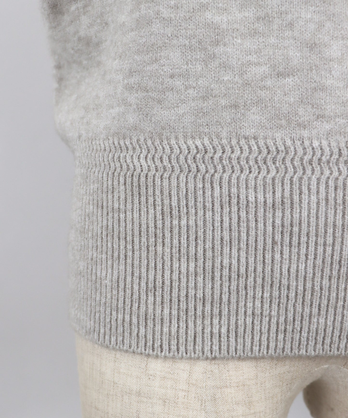 【SALE】Vネックニット