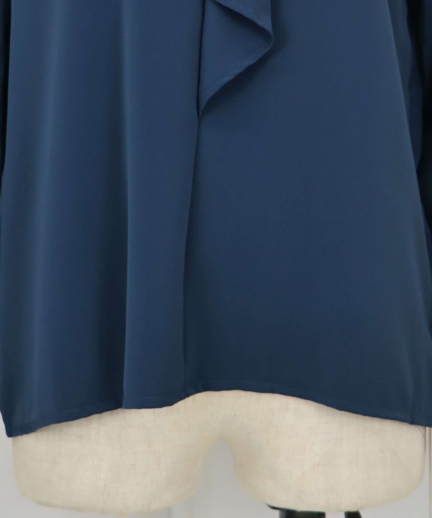 パール付きスタンドカラーケープブラウス【ネコポス】