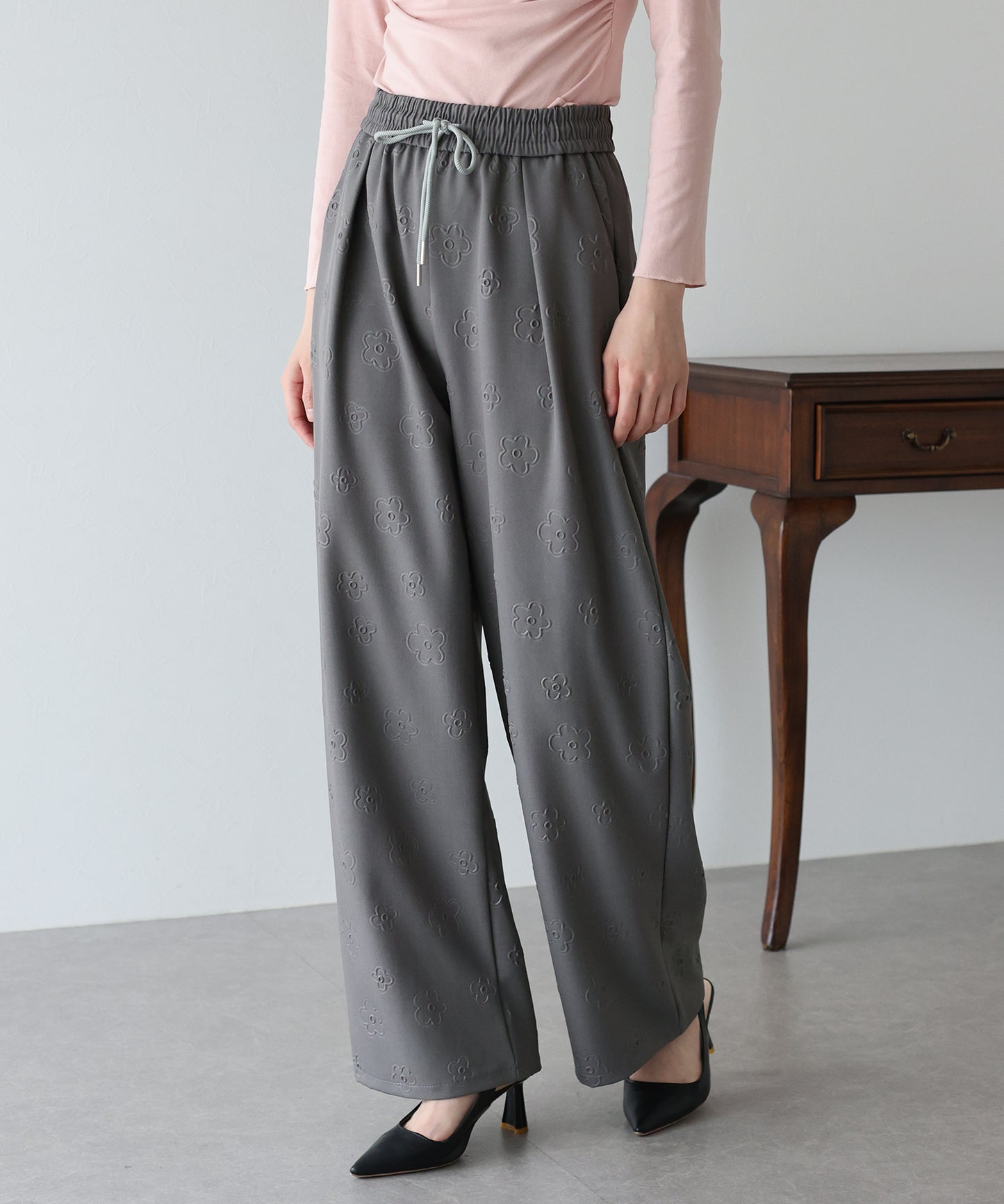 【SALE】フラワーエンボスワイドパンツ