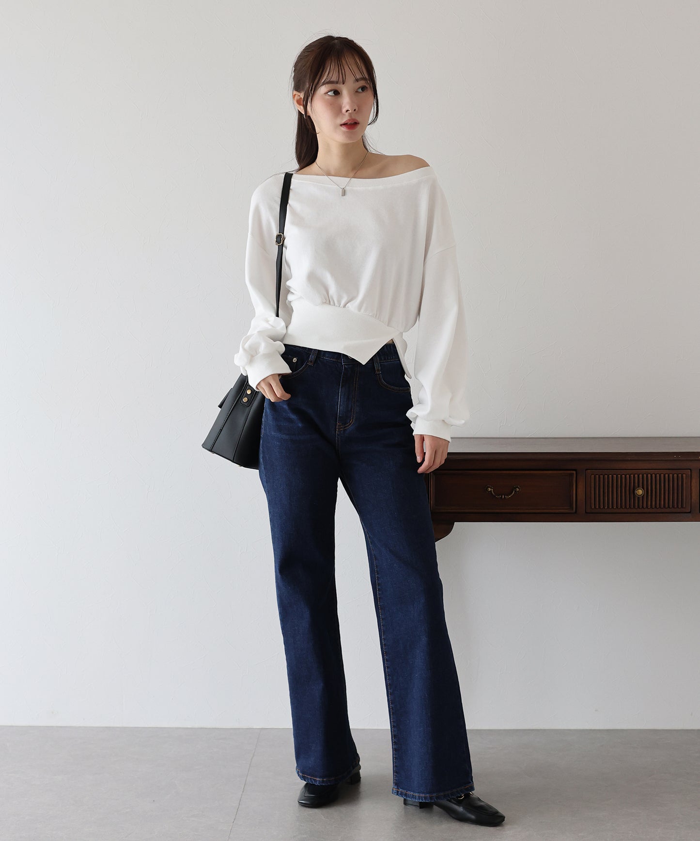 オフショルダースウェット