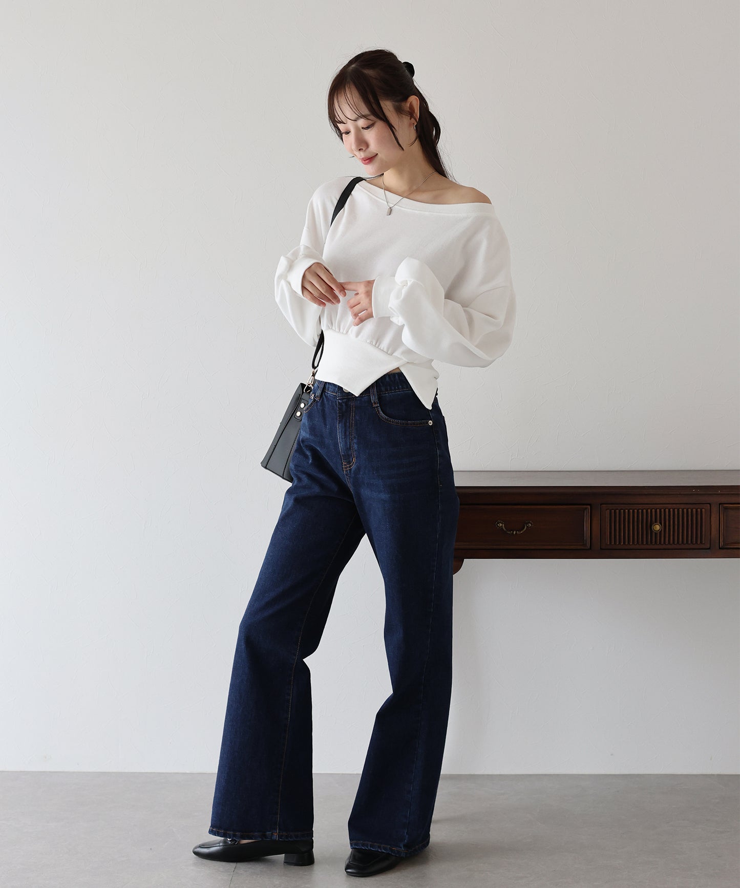 オフショルダースウェット