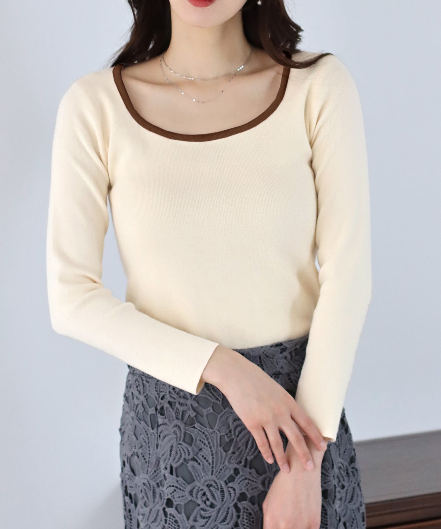 【SALE】襟元配色パイピングニット