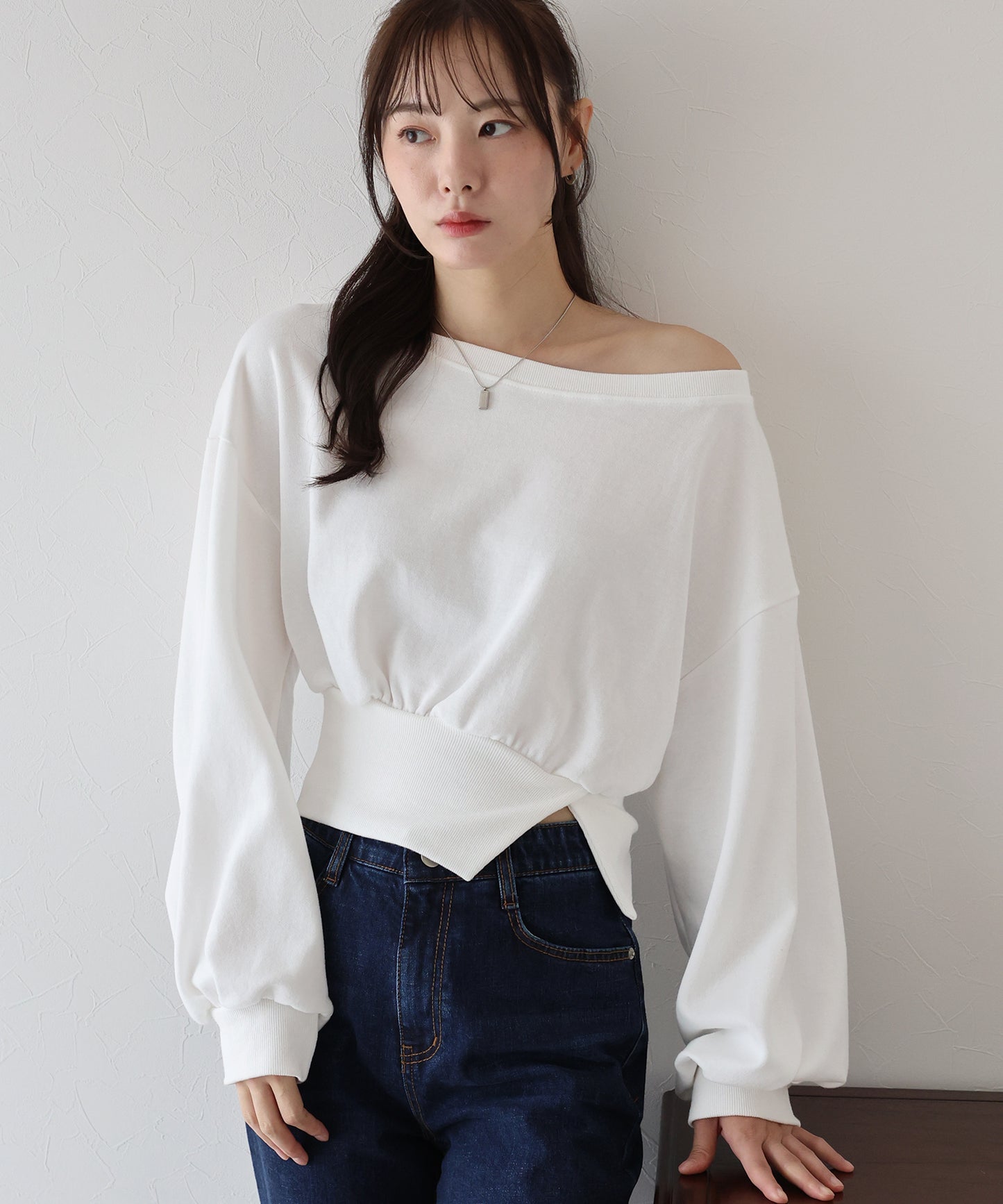 オフショルダースウェット