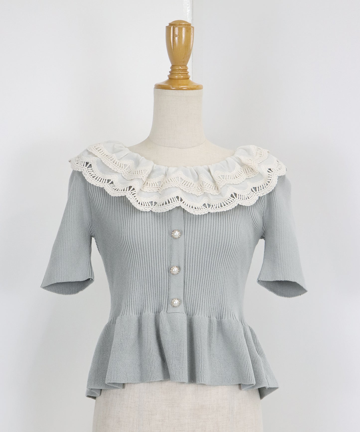 【TIME SALE】エンブロイダリーレース半袖ペプラムニット