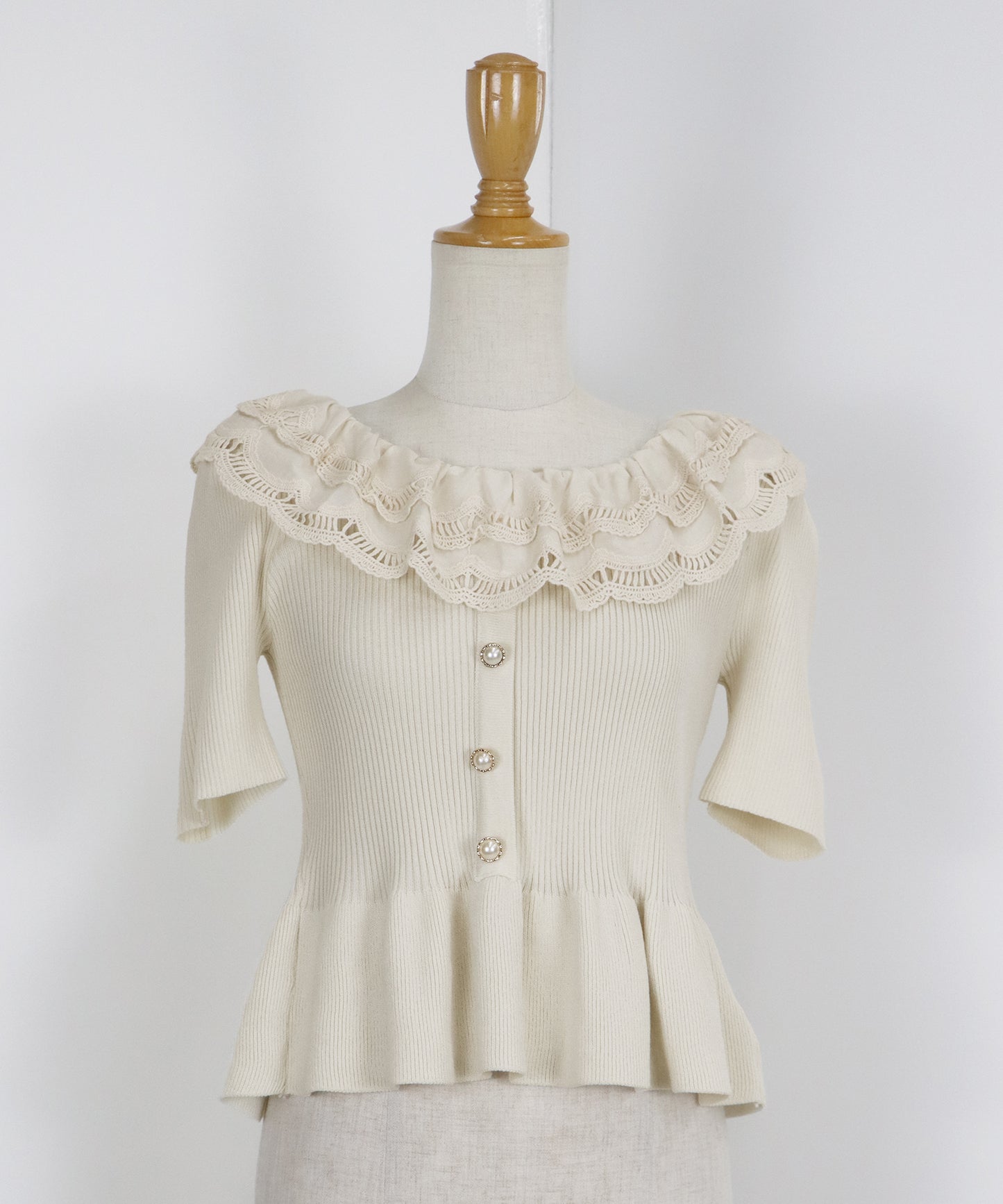 【TIME SALE】エンブロイダリーレース半袖ペプラムニット