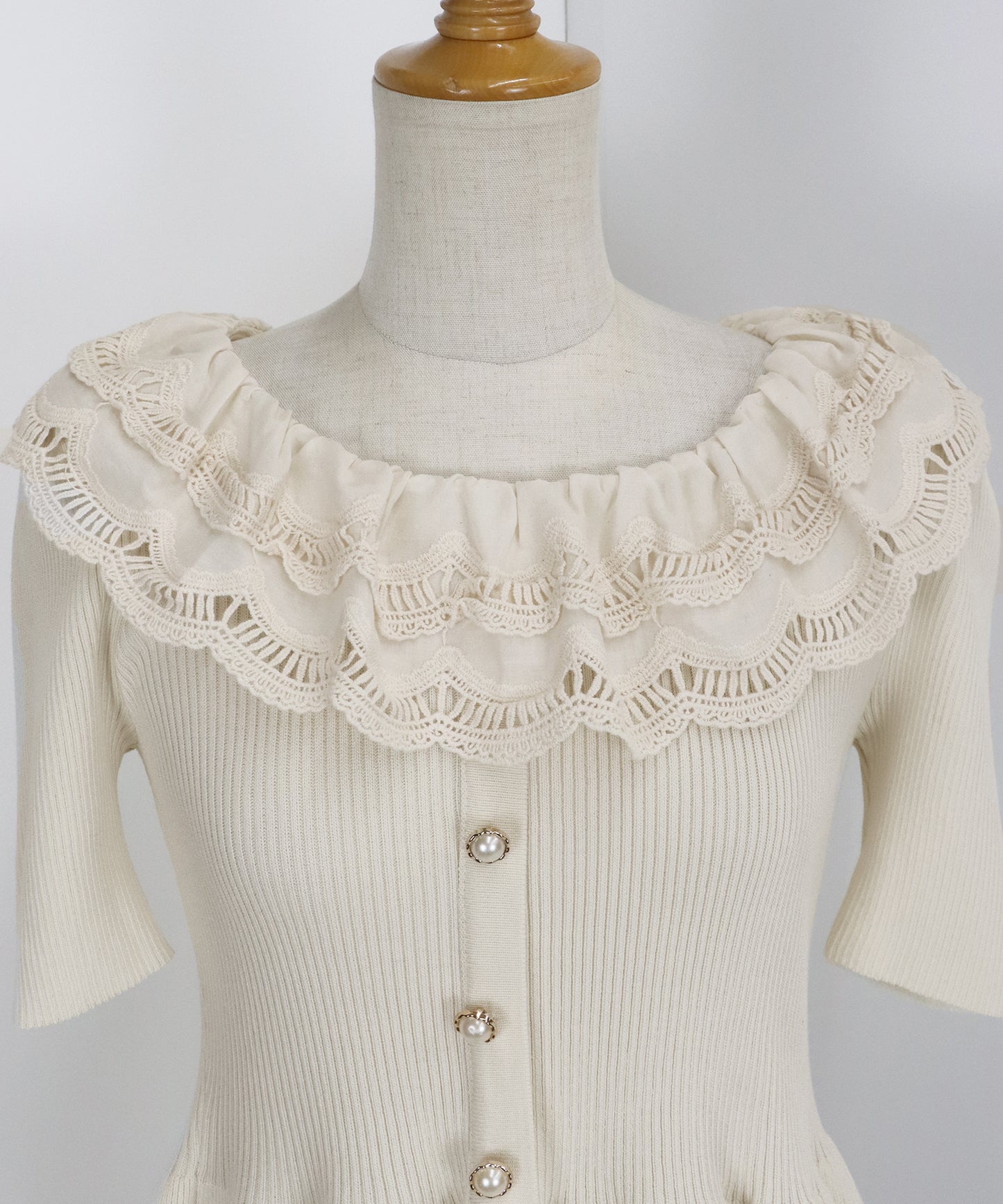 【TIME SALE】エンブロイダリーレース半袖ペプラムニット