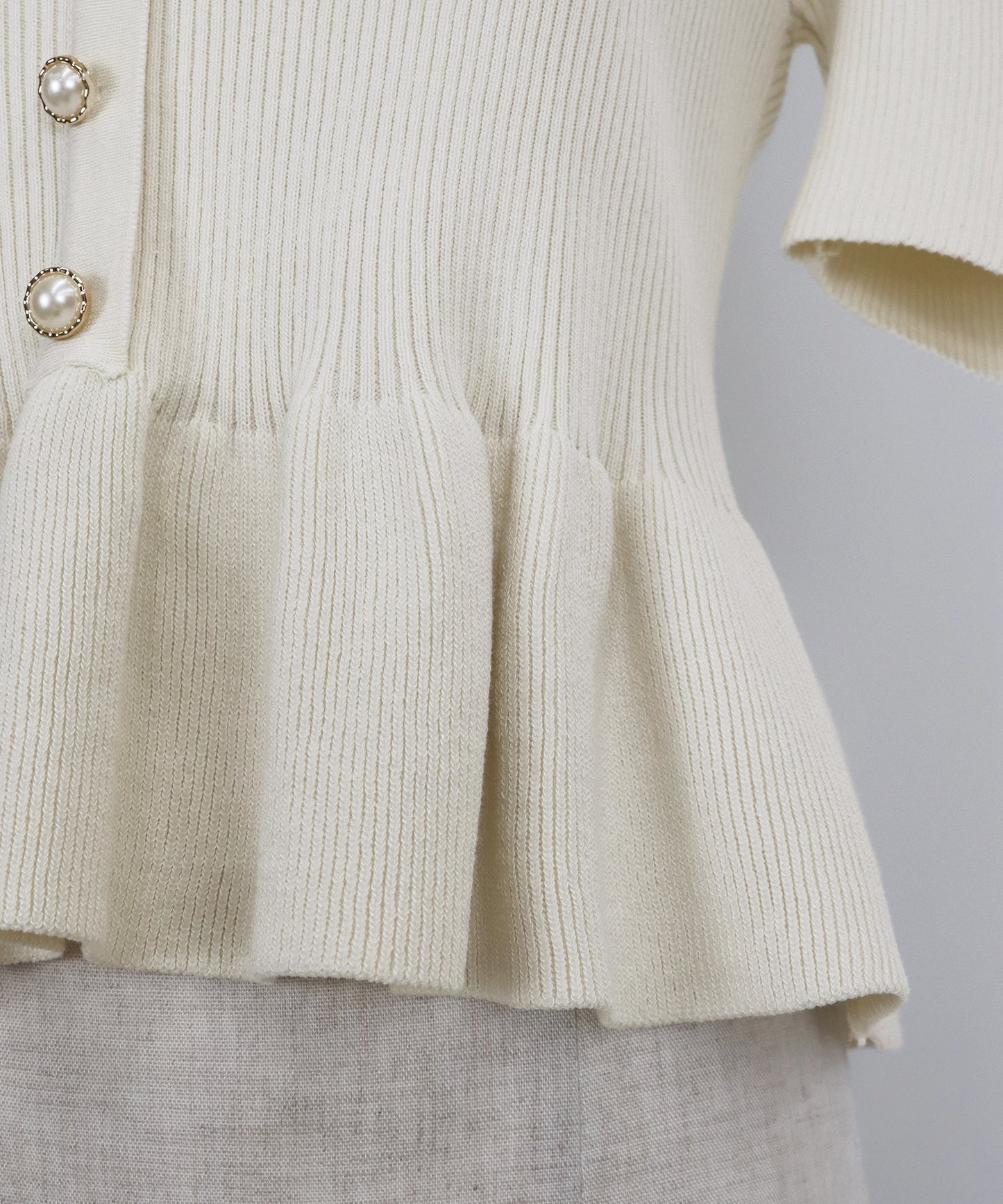 【TIME SALE】エンブロイダリーレース半袖ペプラムニット