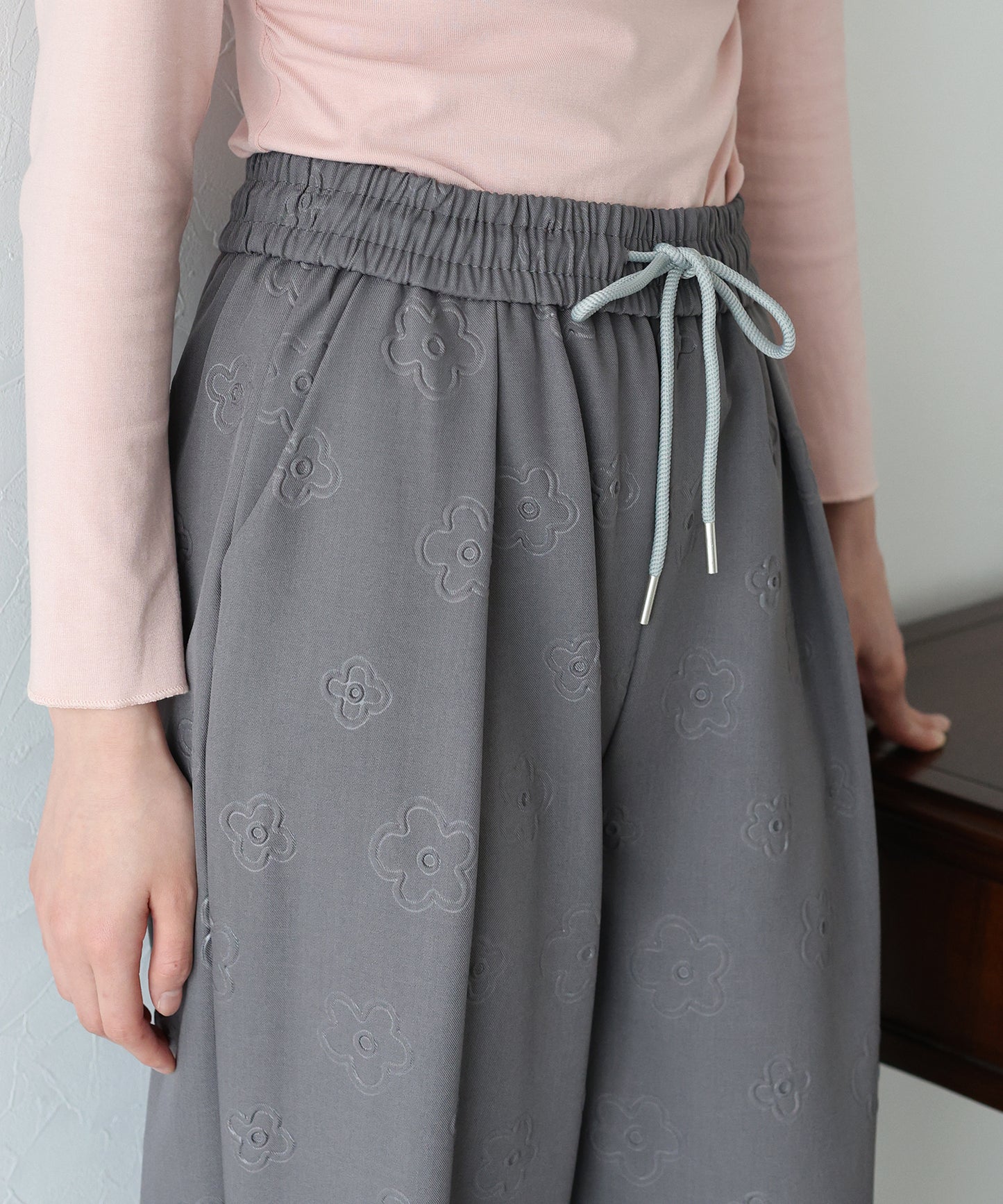 【SALE】フラワーエンボスワイドパンツ