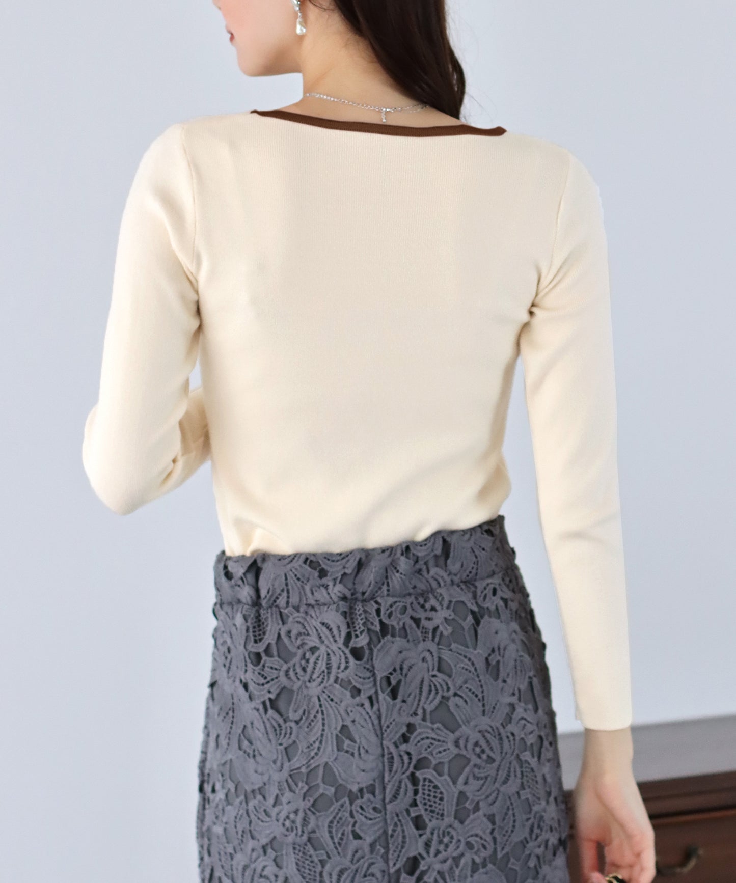 【SALE】襟元配色パイピングニット