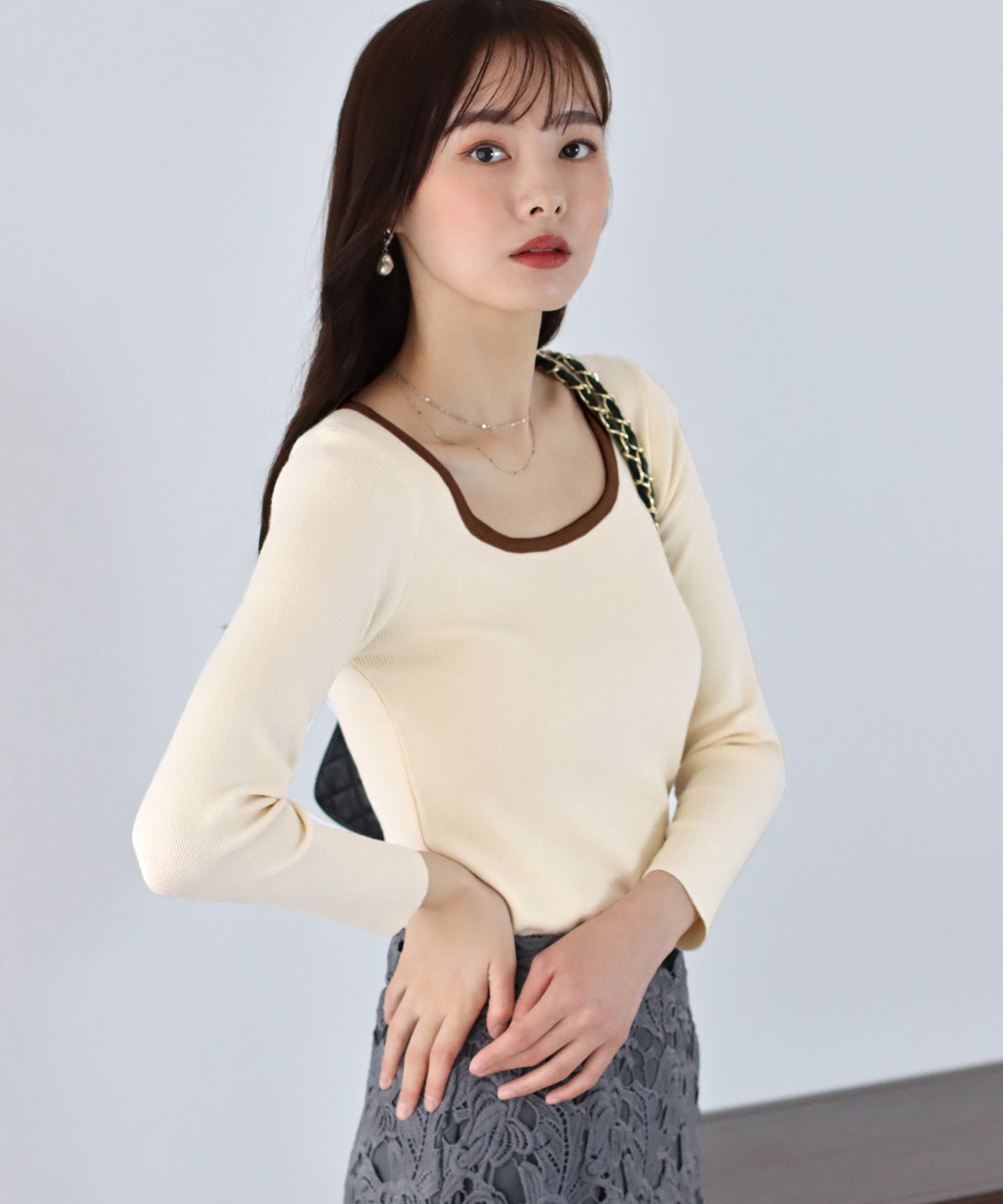 【SALE】襟元配色パイピングニット