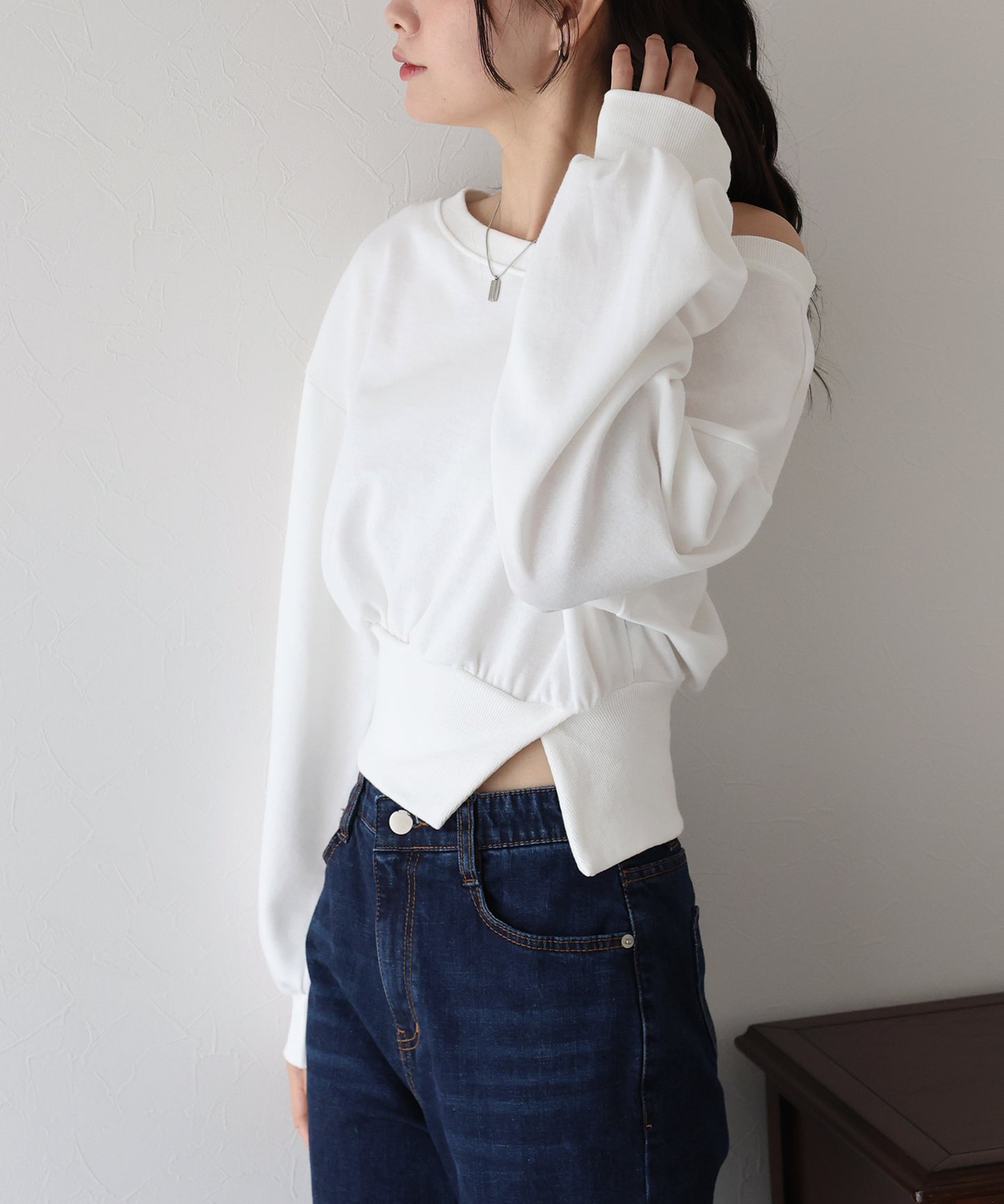 オフショルダースウェット