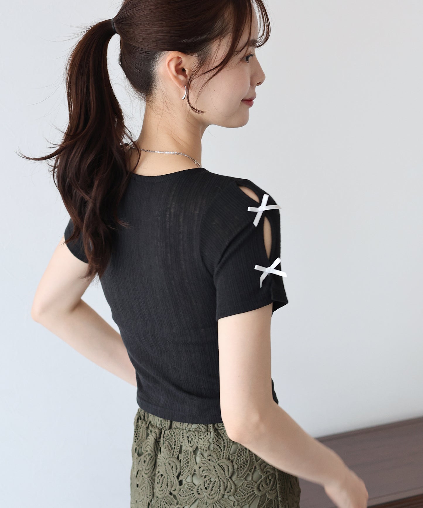 【SALE】袖リボンクロップドリブトップス【ネコポス】