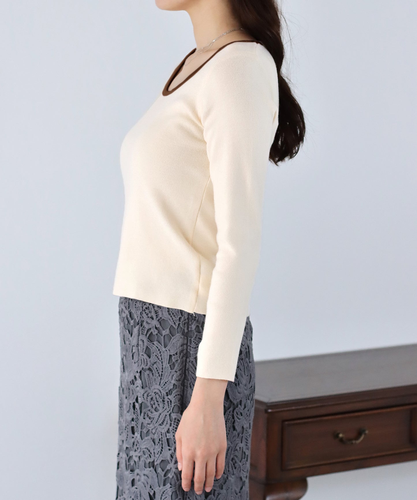 【SALE】襟元配色パイピングニット