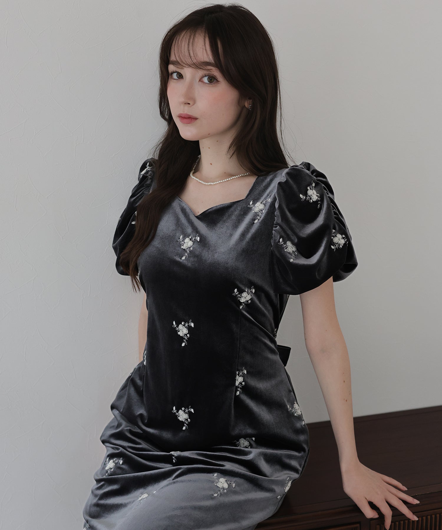 【美品 社交ダンス衣装】ブラック×ベロア生地 ワンピース ドレス 刺繍 花柄 黒 フラワー刺繍ハートネックベロアワンピース – BLUE ONLINE