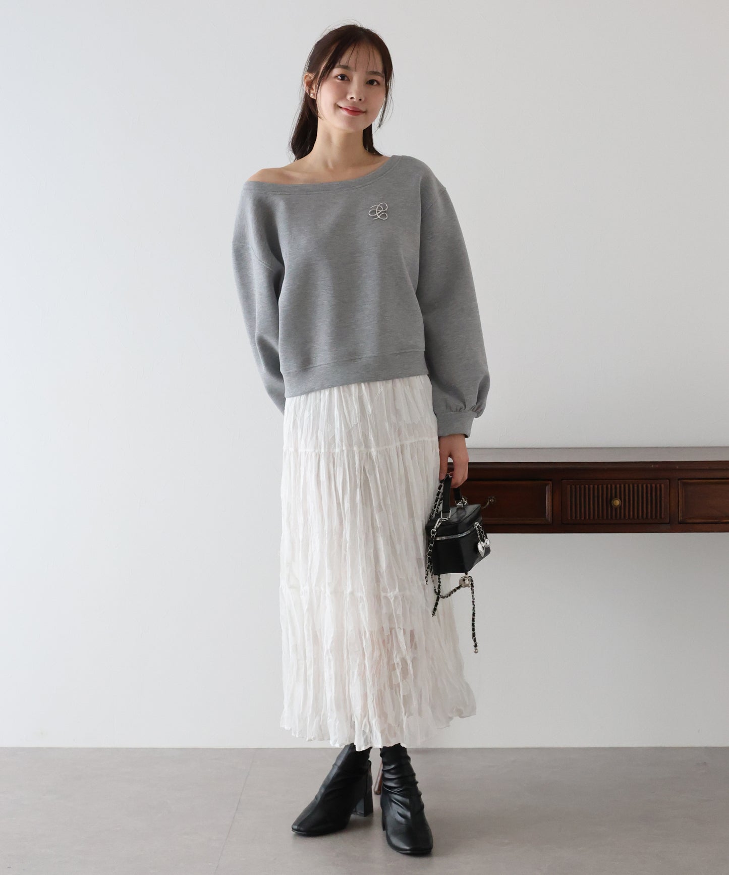 【SALE】オフショルダースウェット