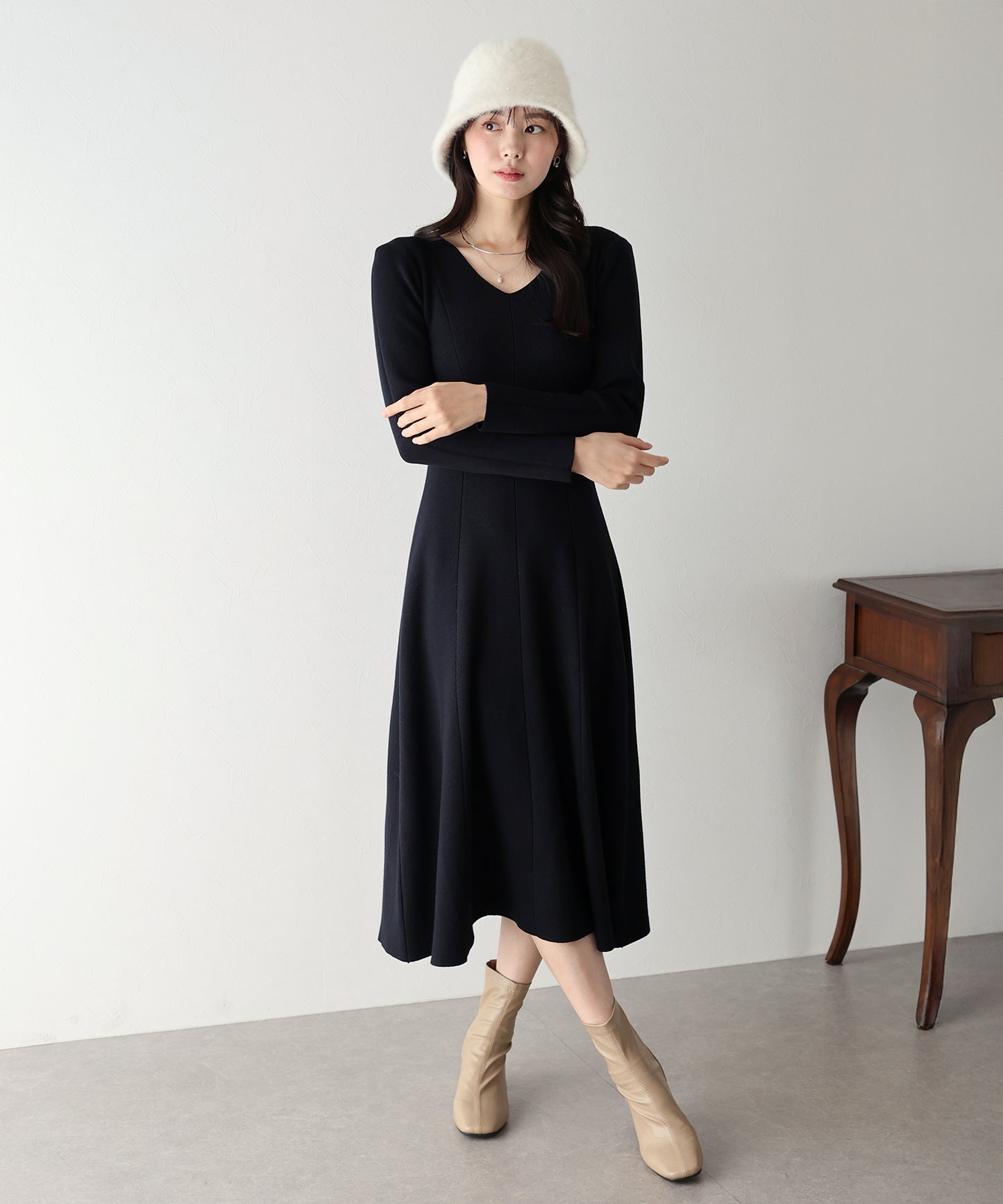 【TIME SALE】Vネックシェイプニットワンピース