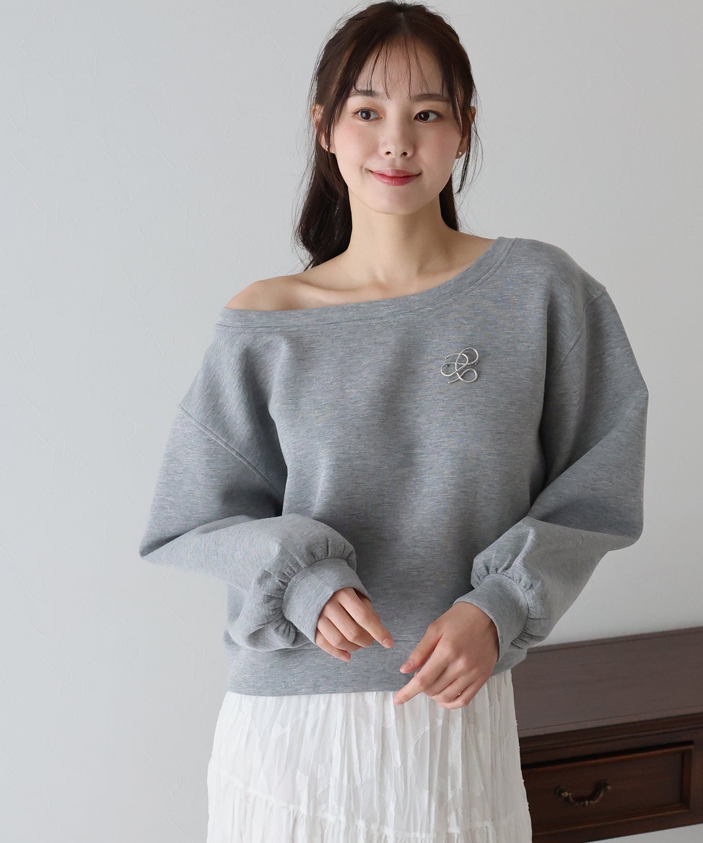 【SALE】オフショルダースウェット