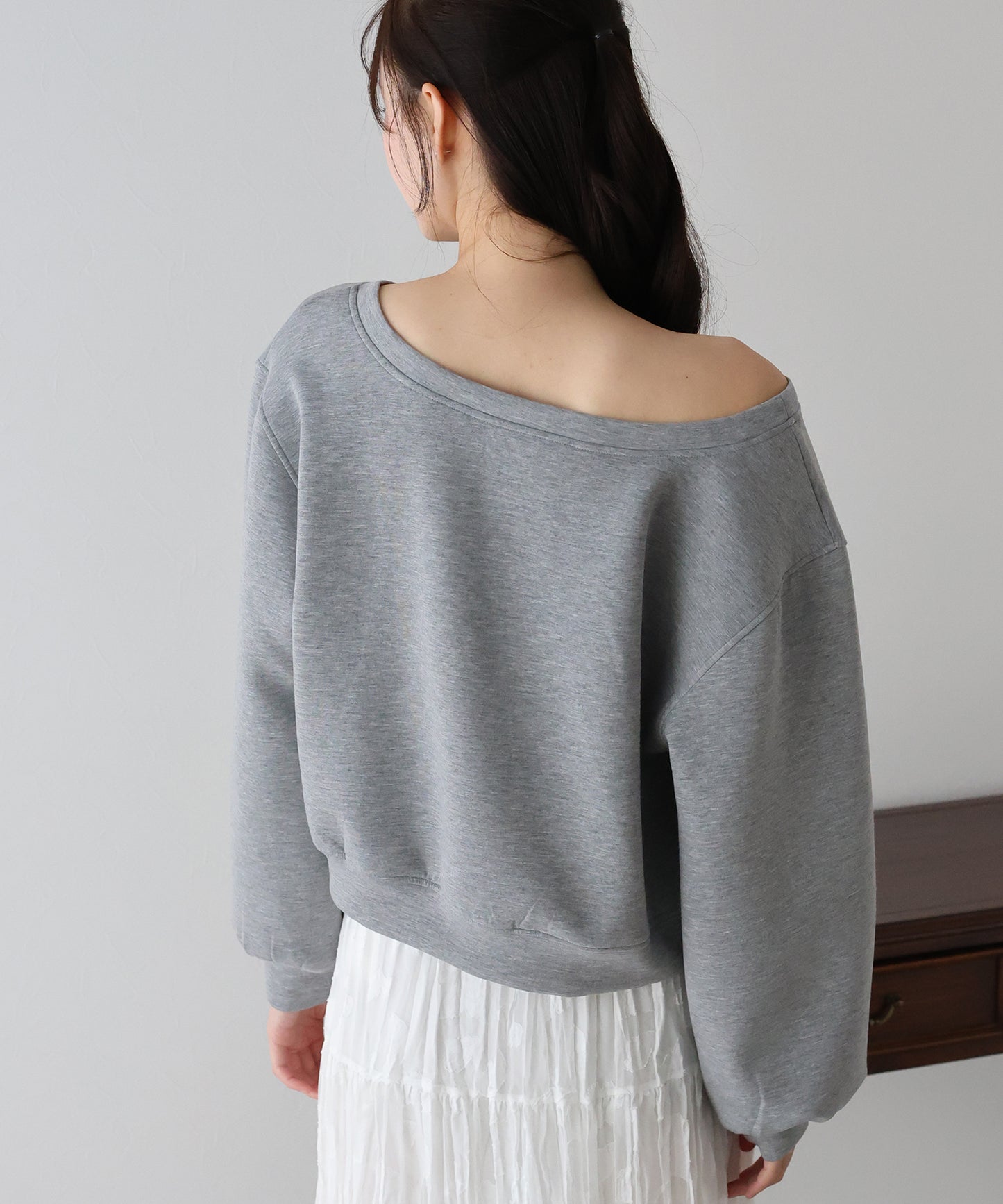 【SALE】オフショルダースウェット