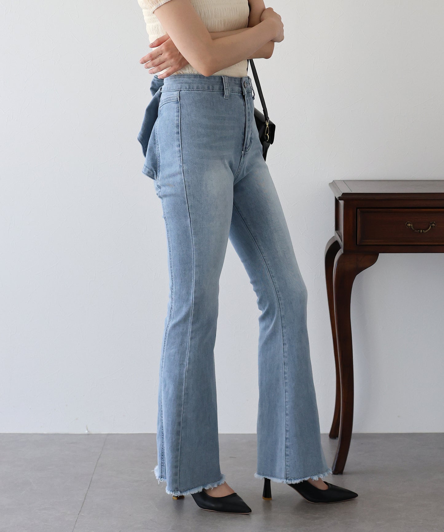 ハイウエストバックリボンデニムパンツ