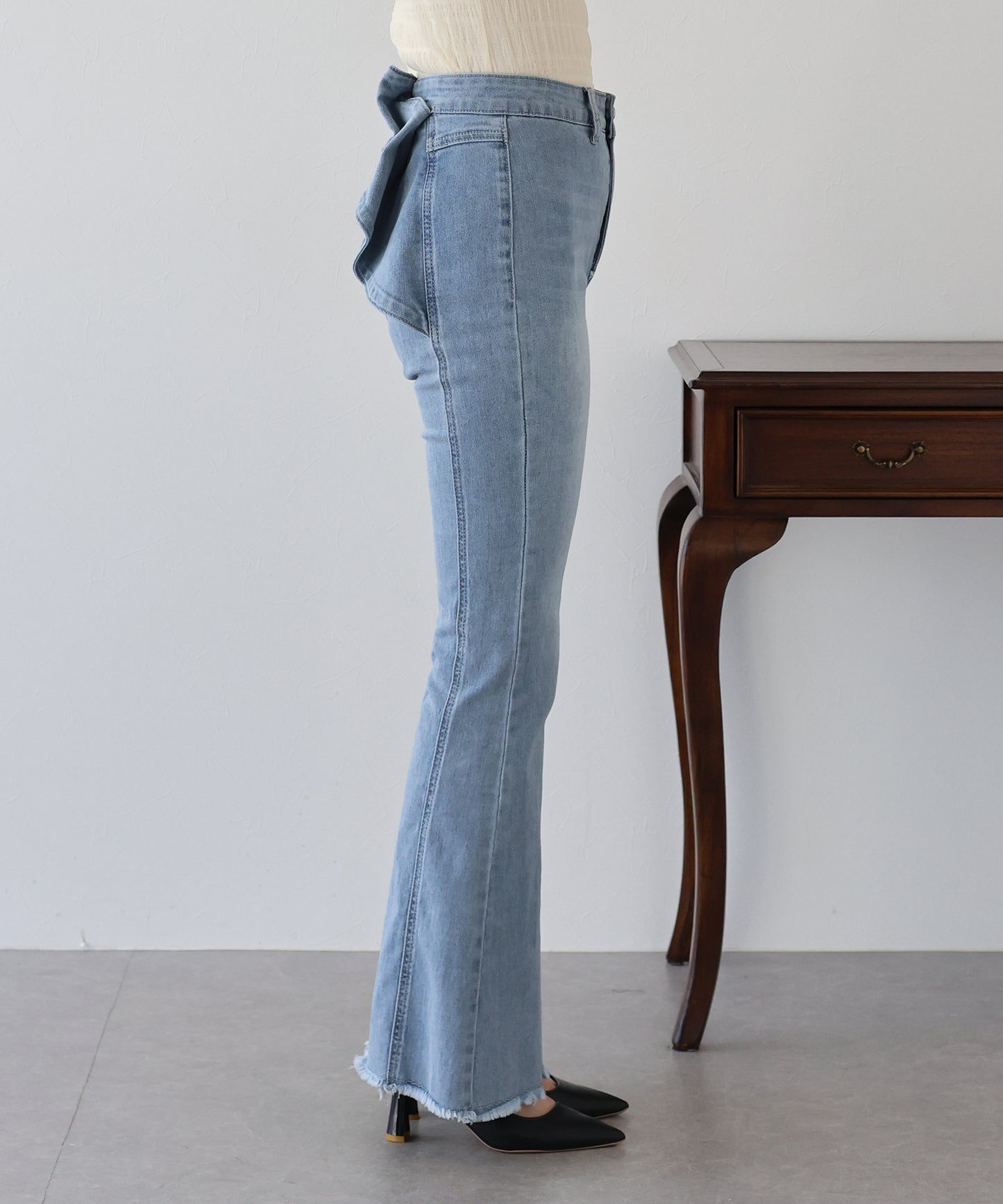 ハイウエストバックリボンデニムパンツ