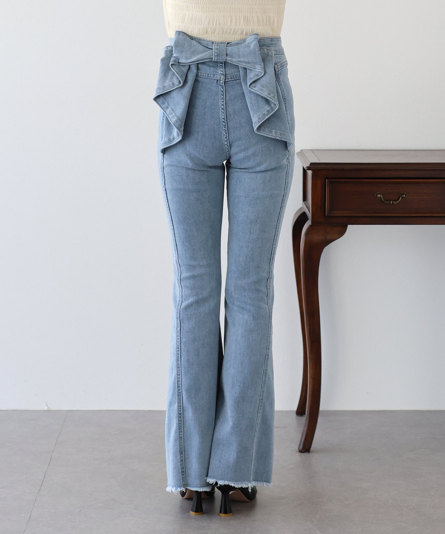 ハイウエストバックリボンデニムパンツ
