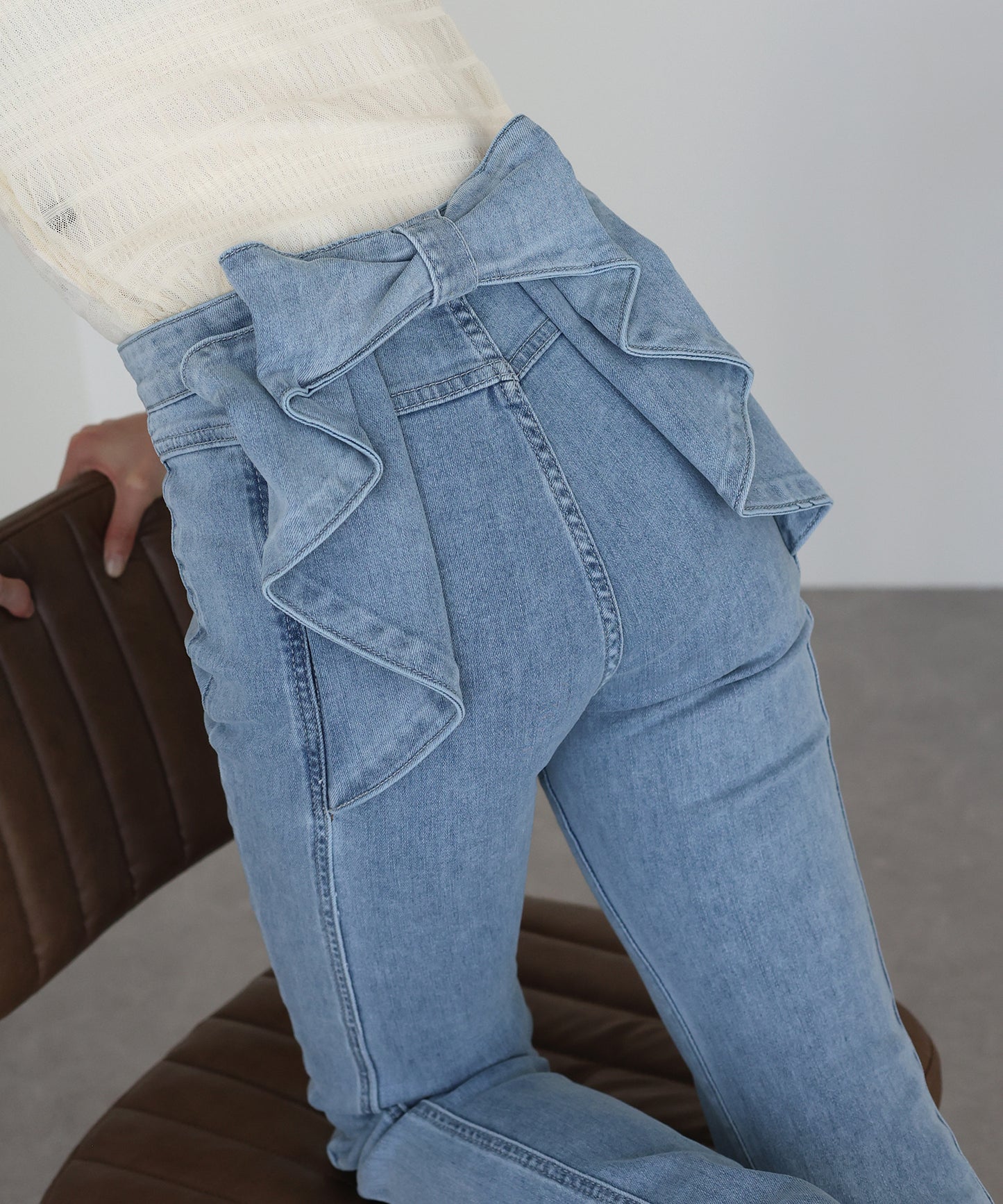 ハイウエストバックリボンデニムパンツ