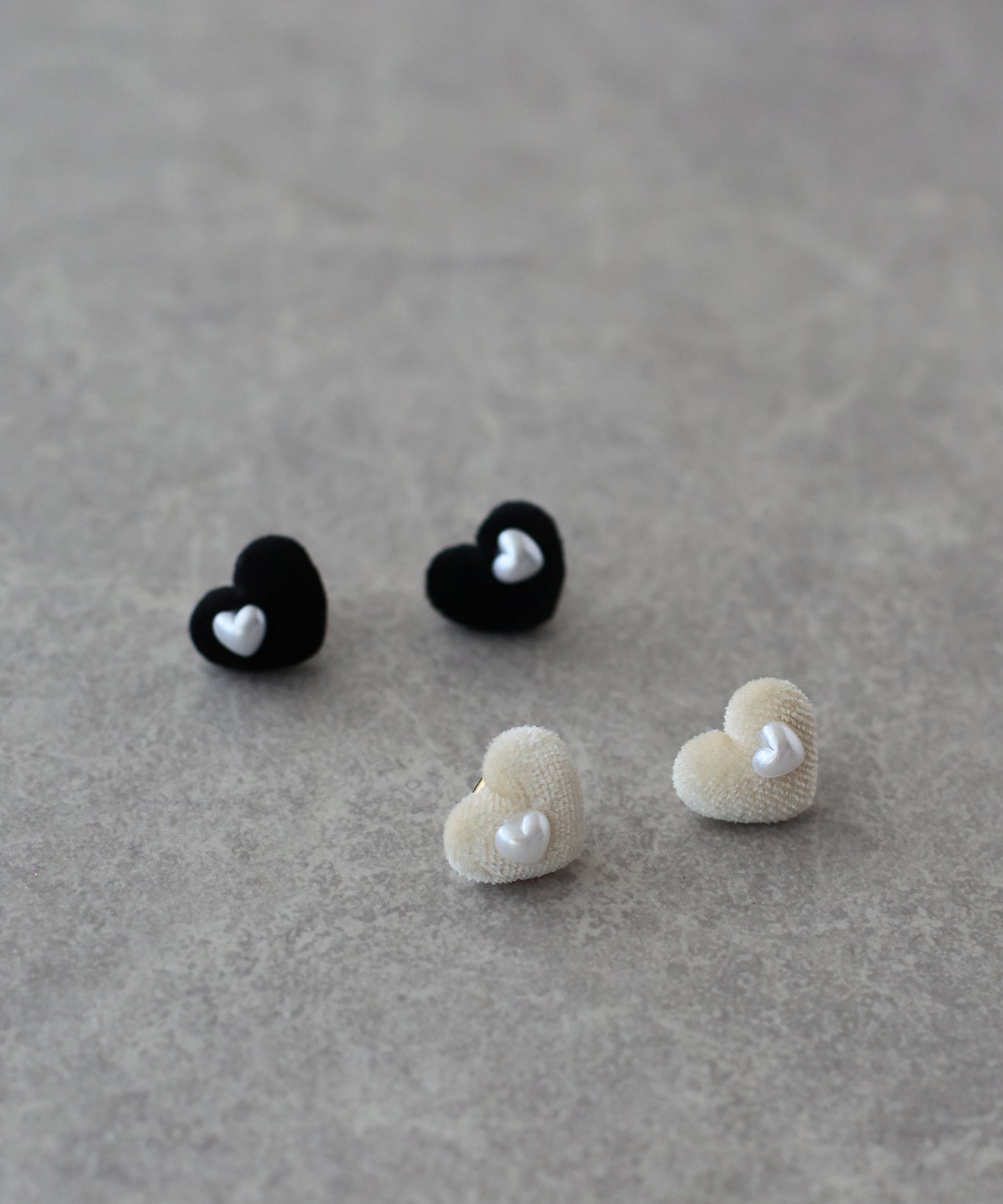 ベロアハートピアス【ネコポス】