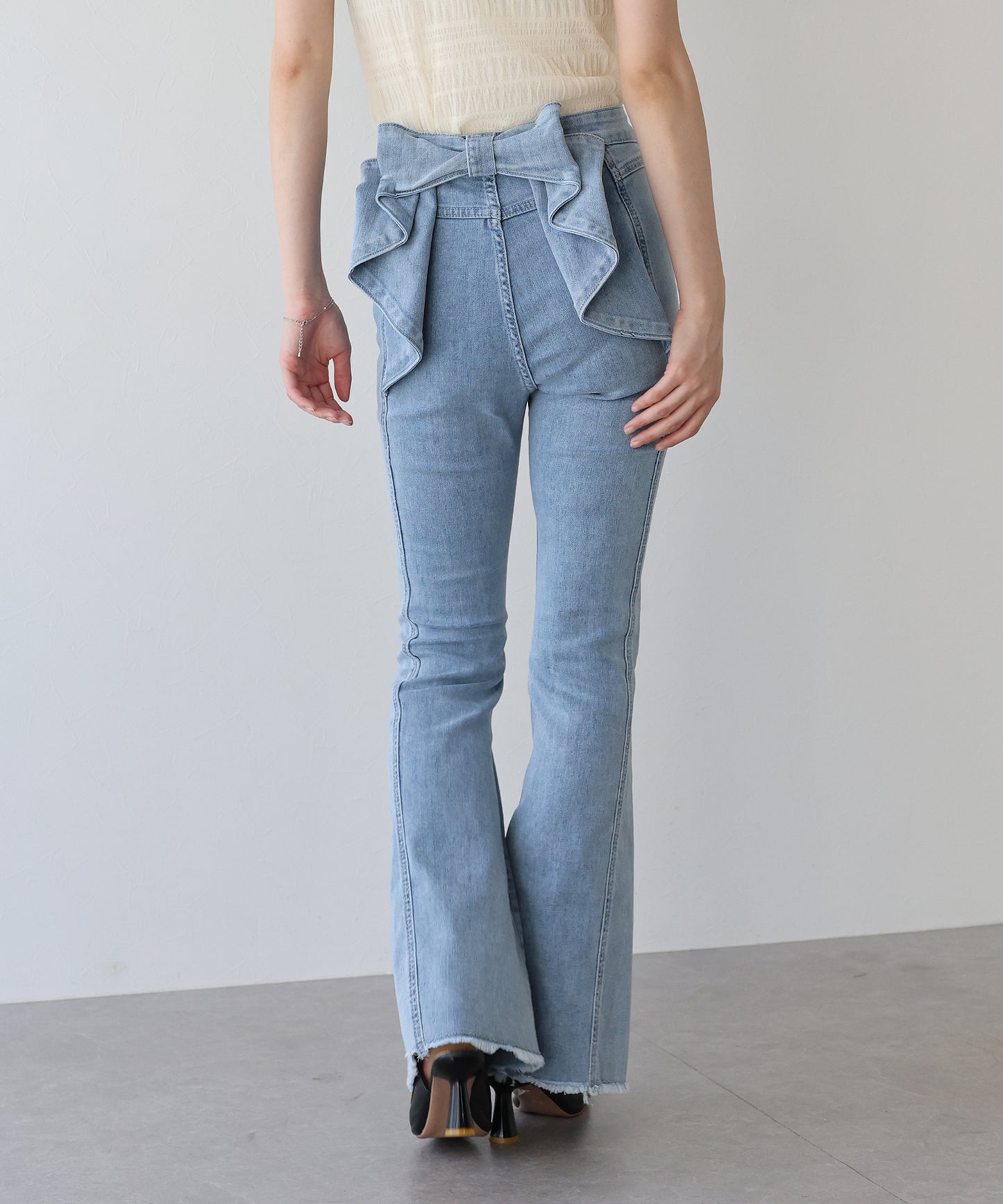 ハイウエストバックリボンデニムパンツ
