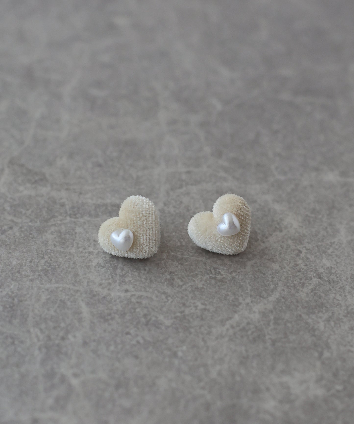 ベロアハートピアス【ネコポス】