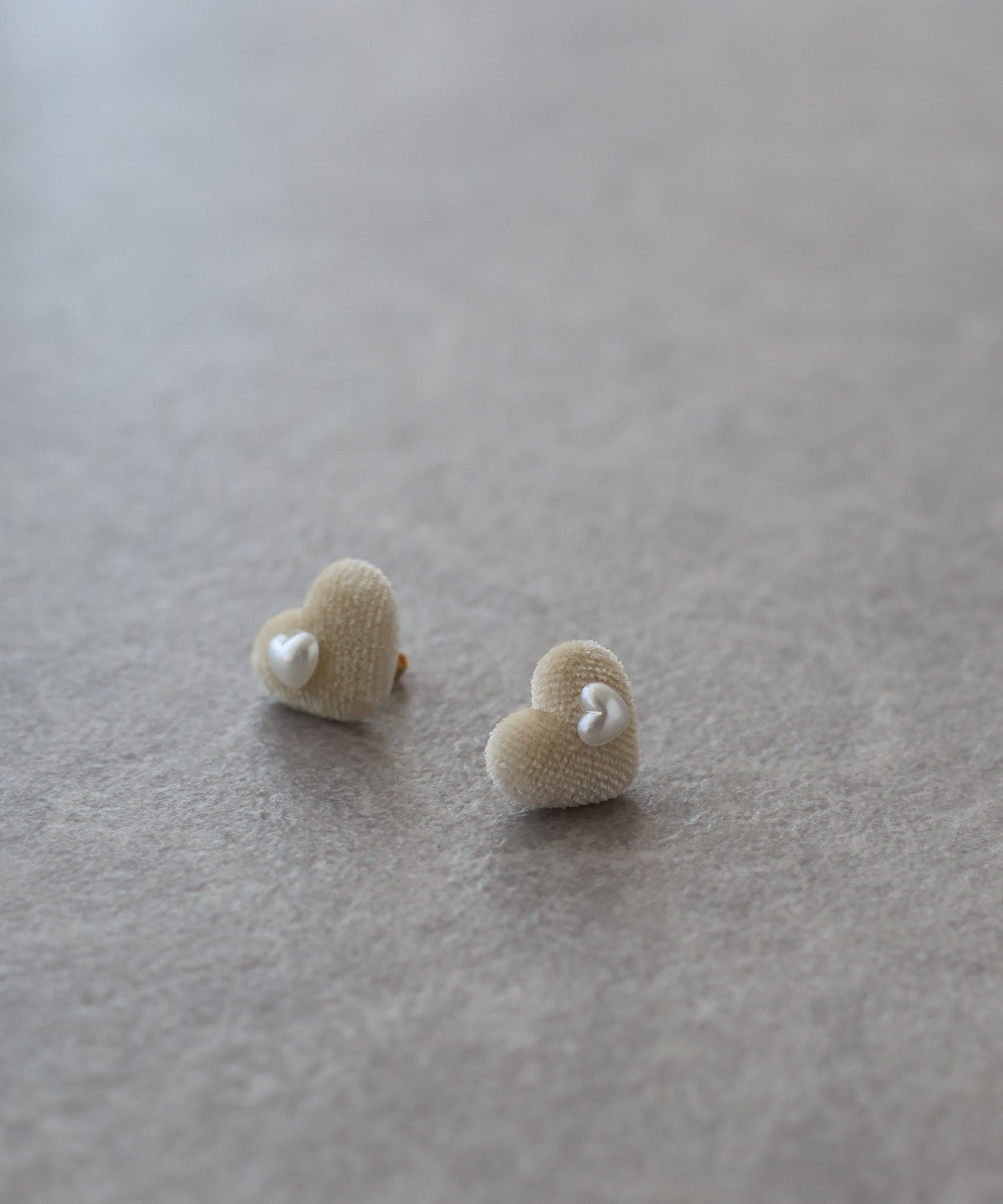 ベロアハートピアス【ネコポス】