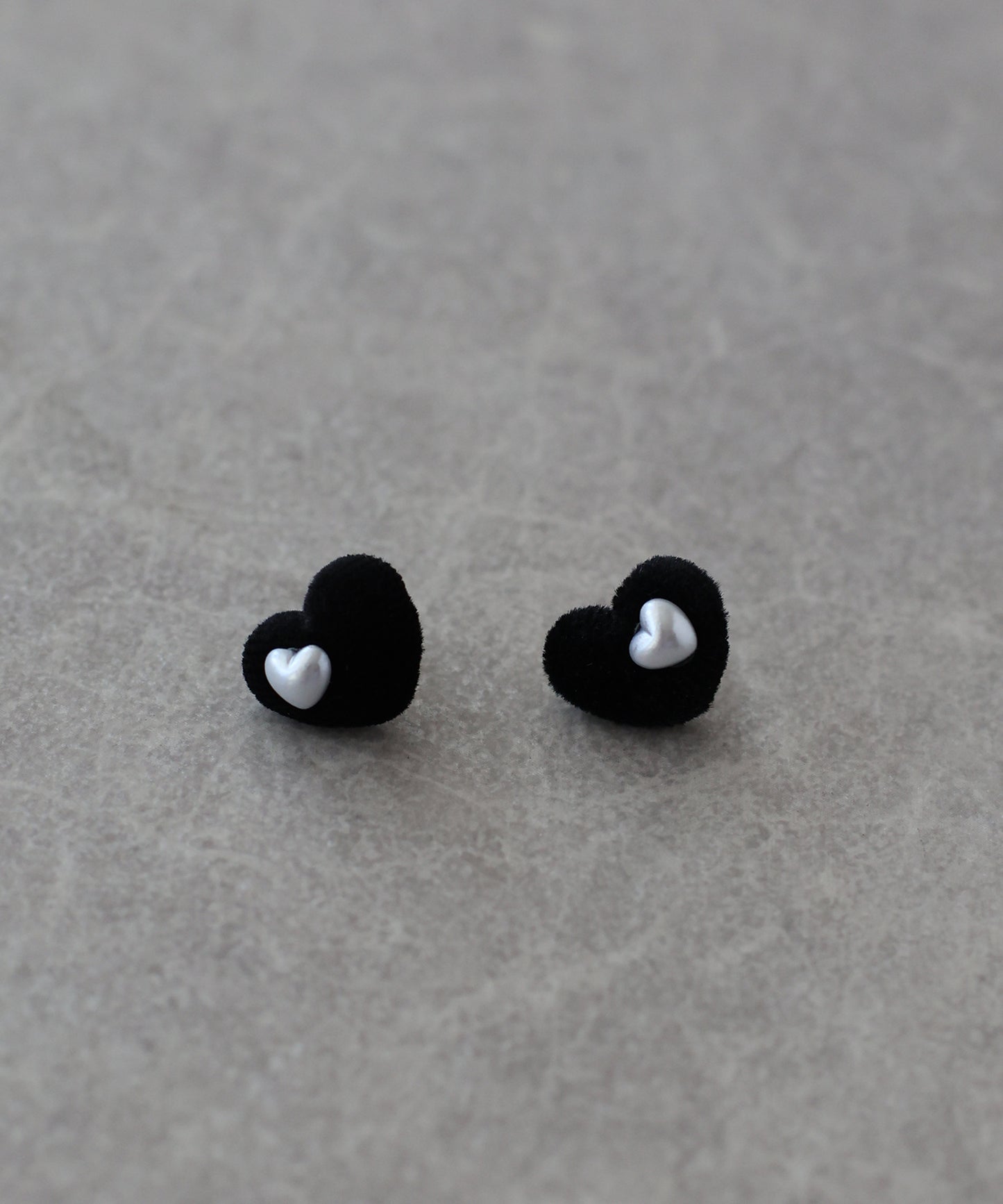 ベロアハートピアス【ネコポス】