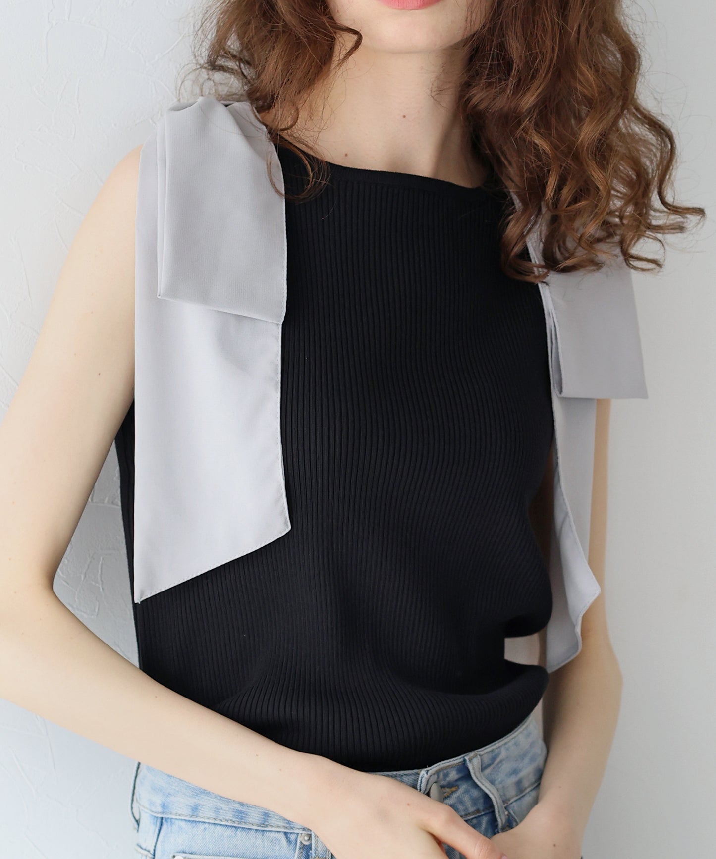 【SALE】ショルダーリボンノースリリブニット