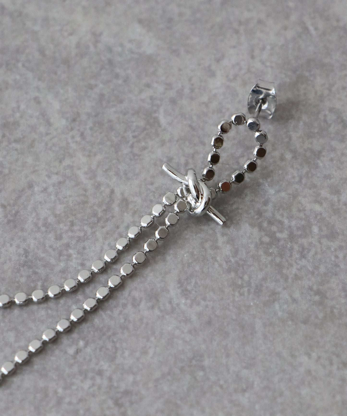 スパークルノットピアス/ニッケルフリー【ネコポス】