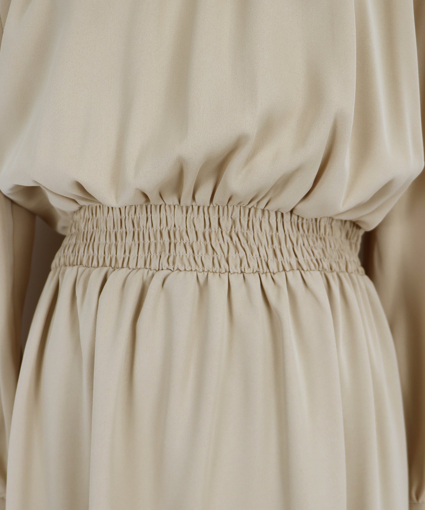 【SALE】パール付きスタンドカラーワンピース