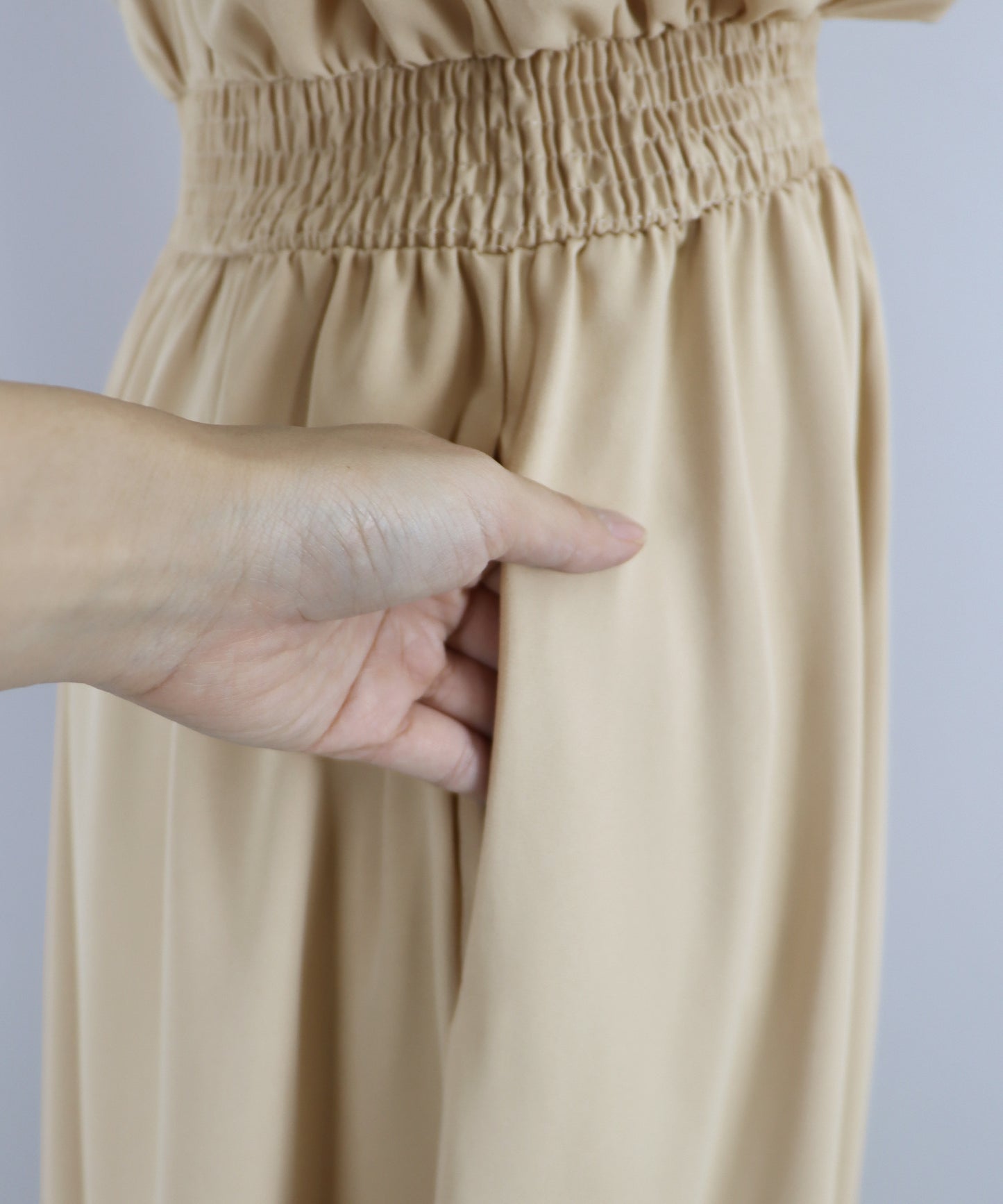 【SALE】パール付きスタンドカラーワンピース