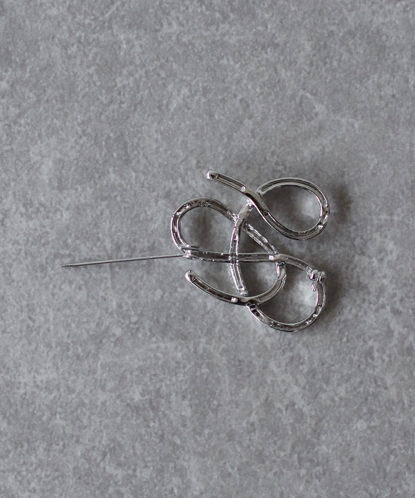 ニュアンスウェーブブローチ【ネコポス】