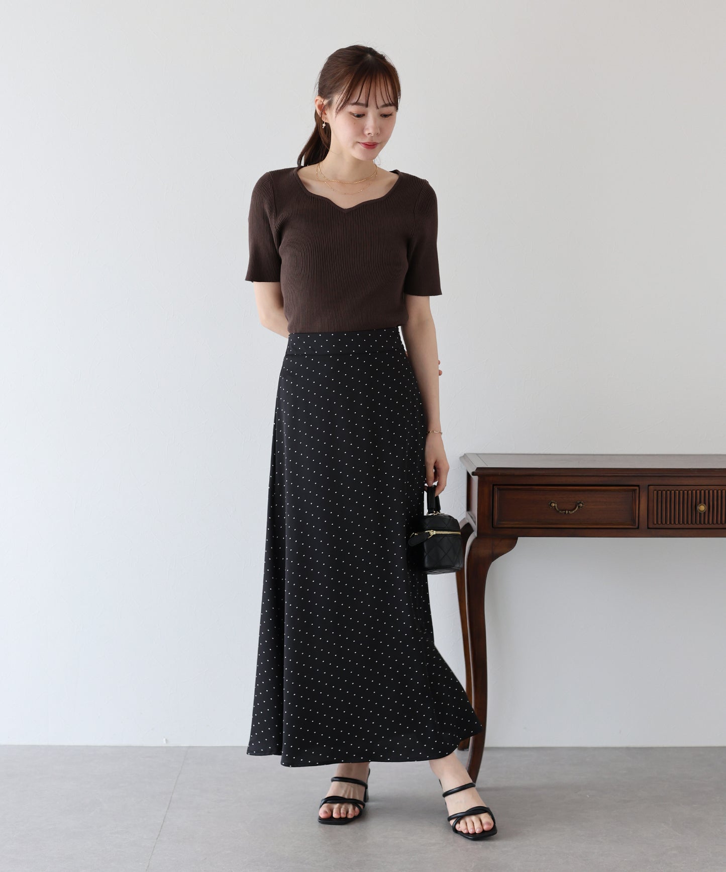 【TIME SALE】ハートネックリブニット