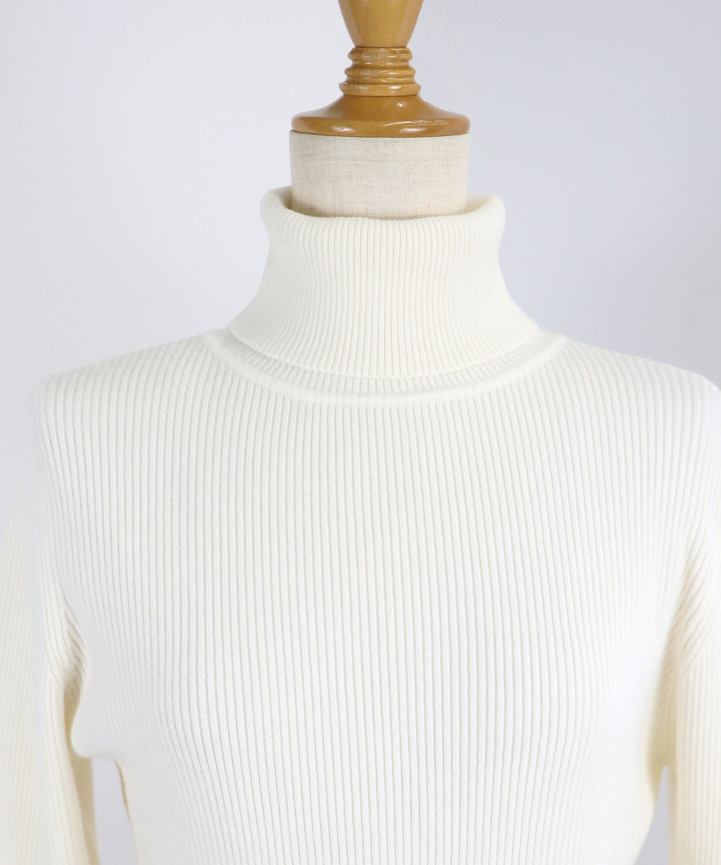 【TIME SALE】袖パールボタンタートルネックニット