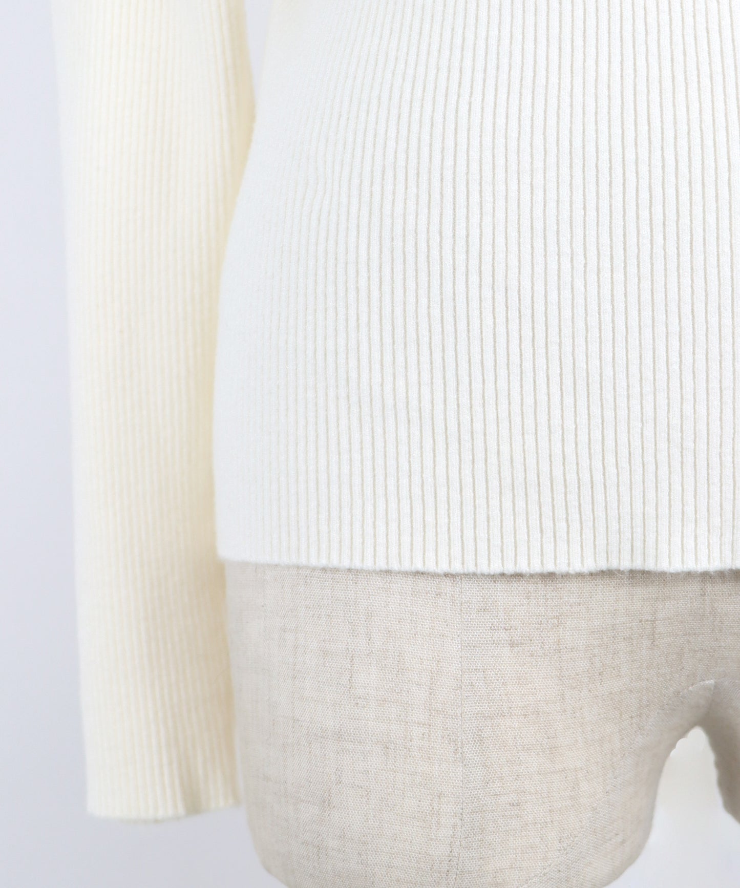 【TIME SALE】袖パールボタンタートルネックニット