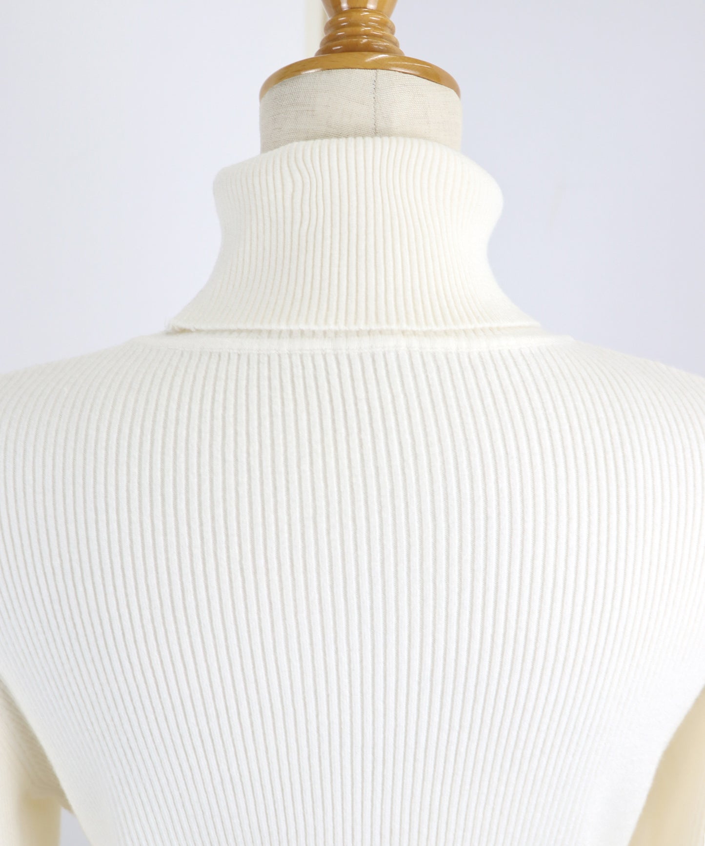 【TIME SALE】袖パールボタンタートルネックニット