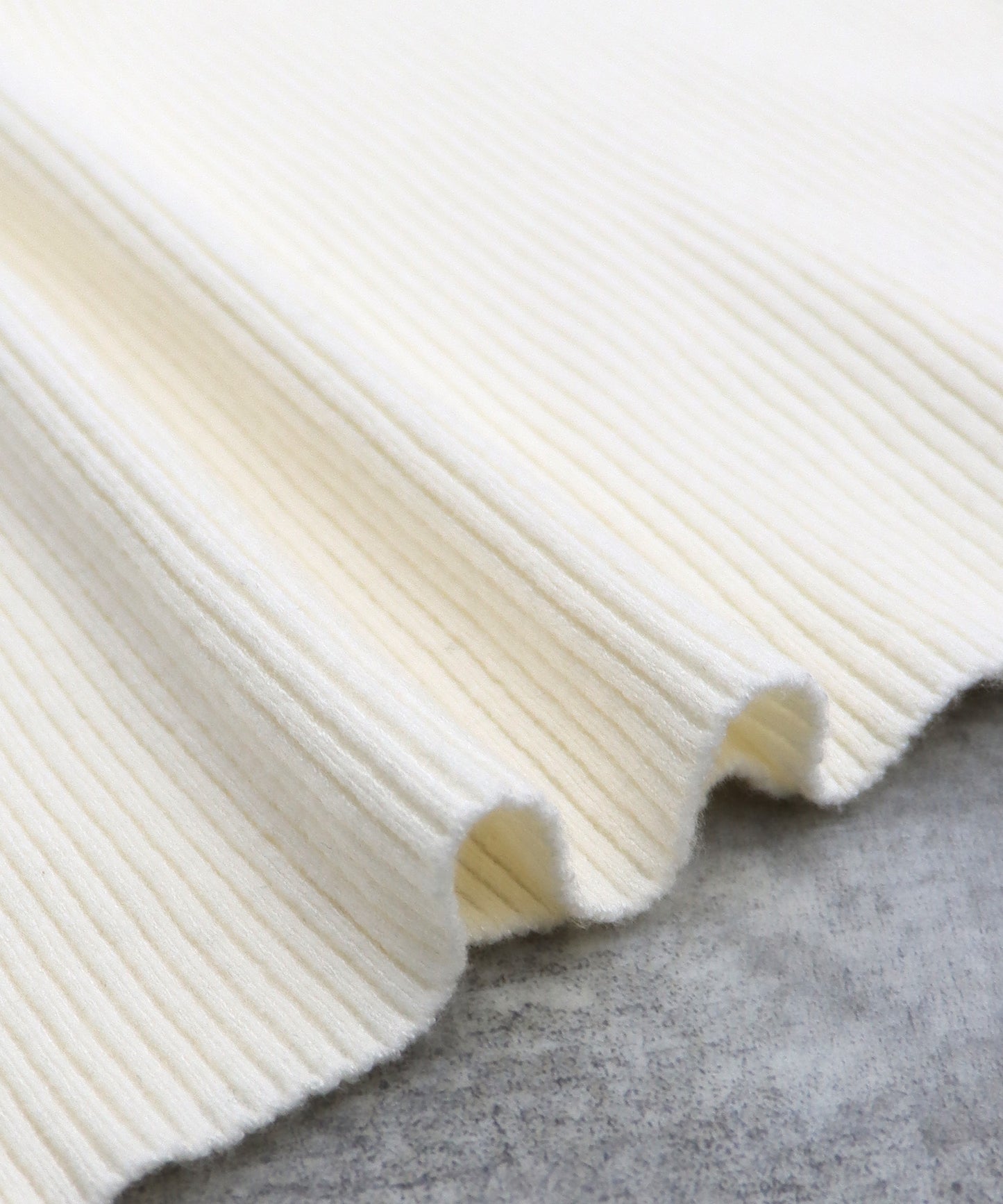 【TIME SALE】袖パールボタンタートルネックニット