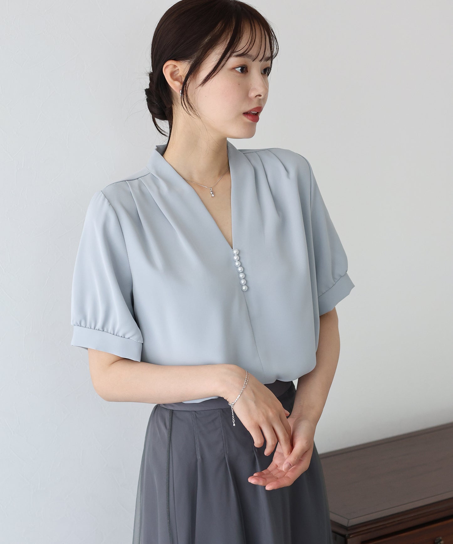 【SALE】パールラインVネックブラウス【ネコポス】