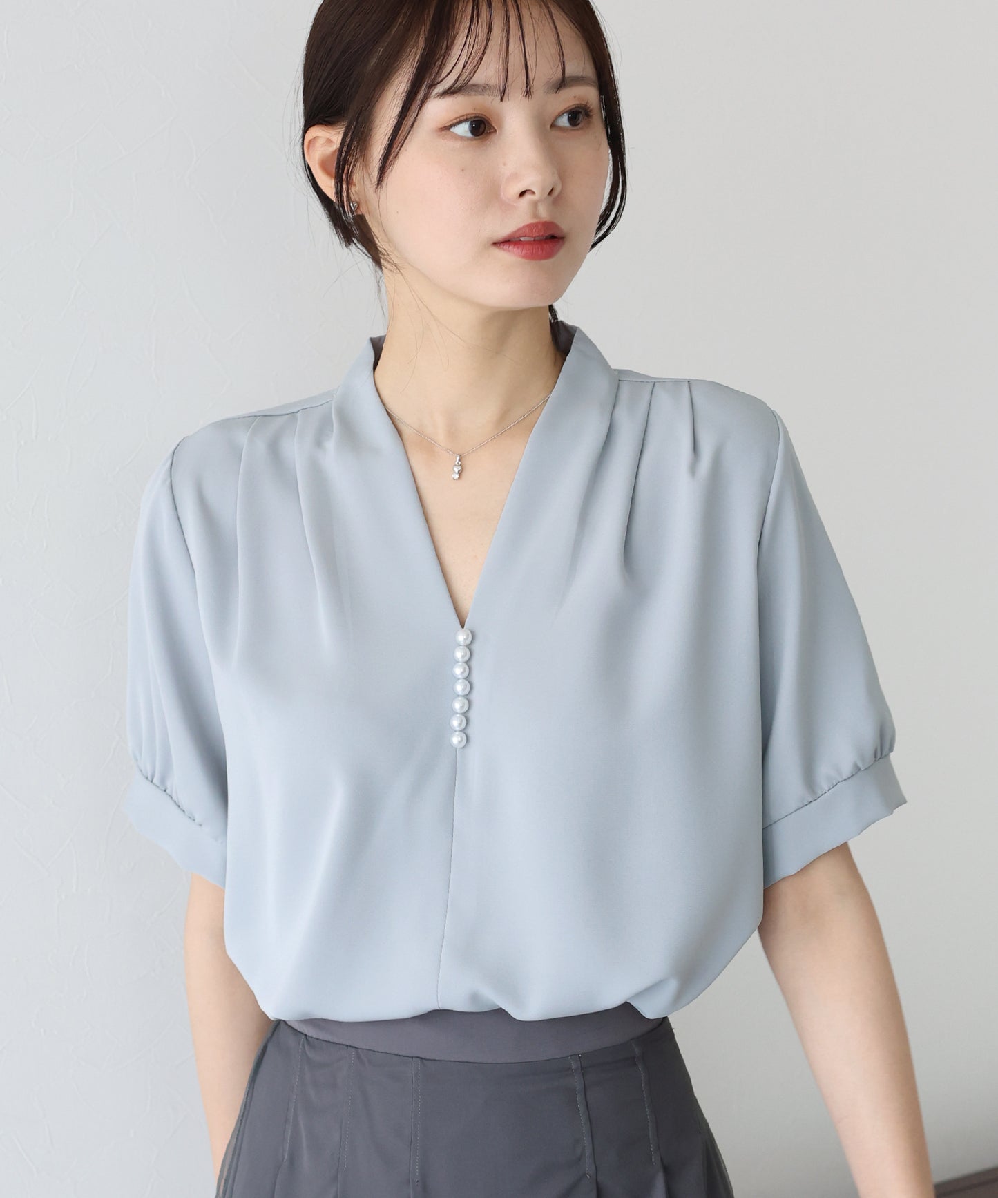 【SALE】パールラインVネックブラウス【ネコポス】