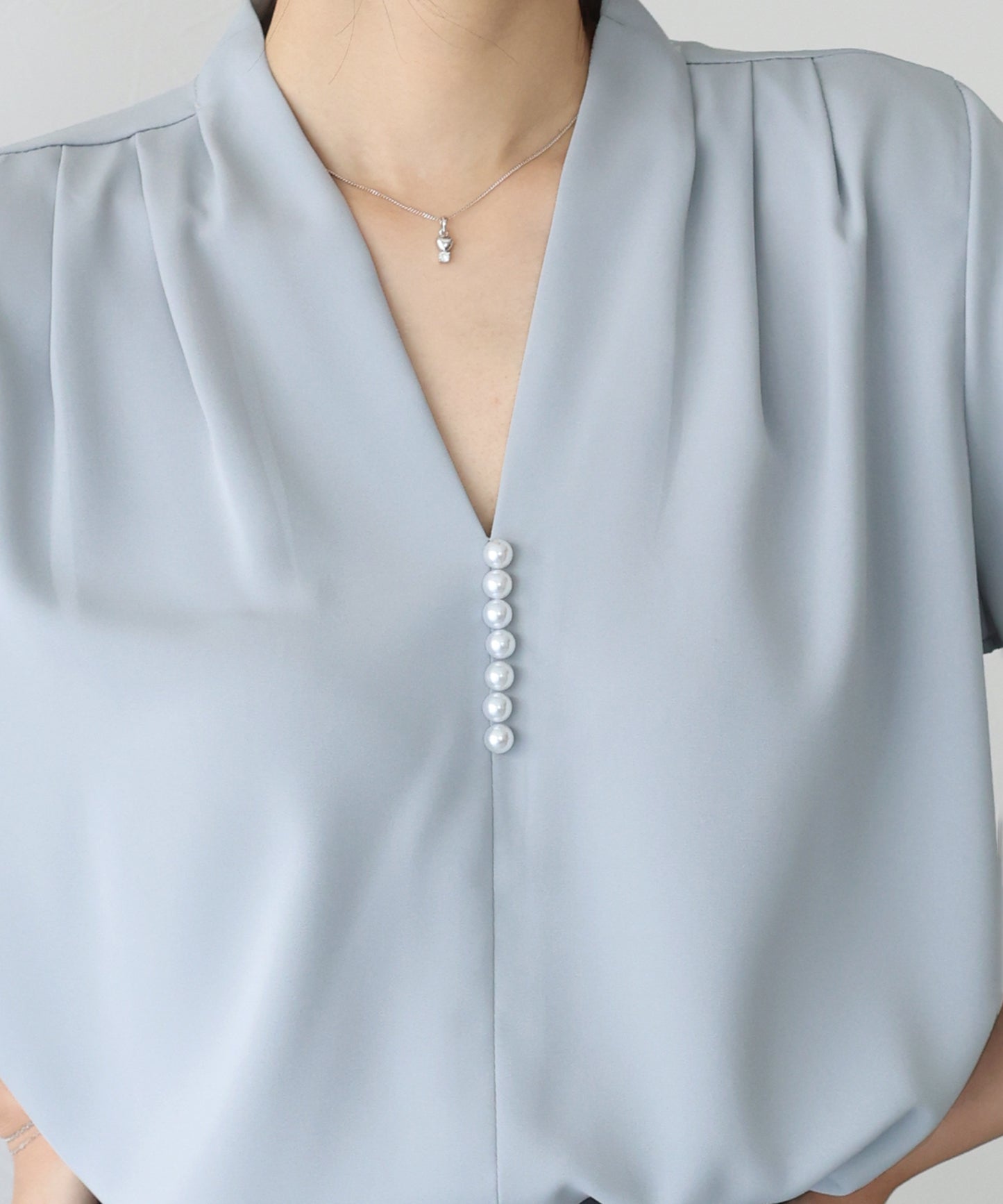 【SALE】パールラインVネックブラウス【ネコポス】