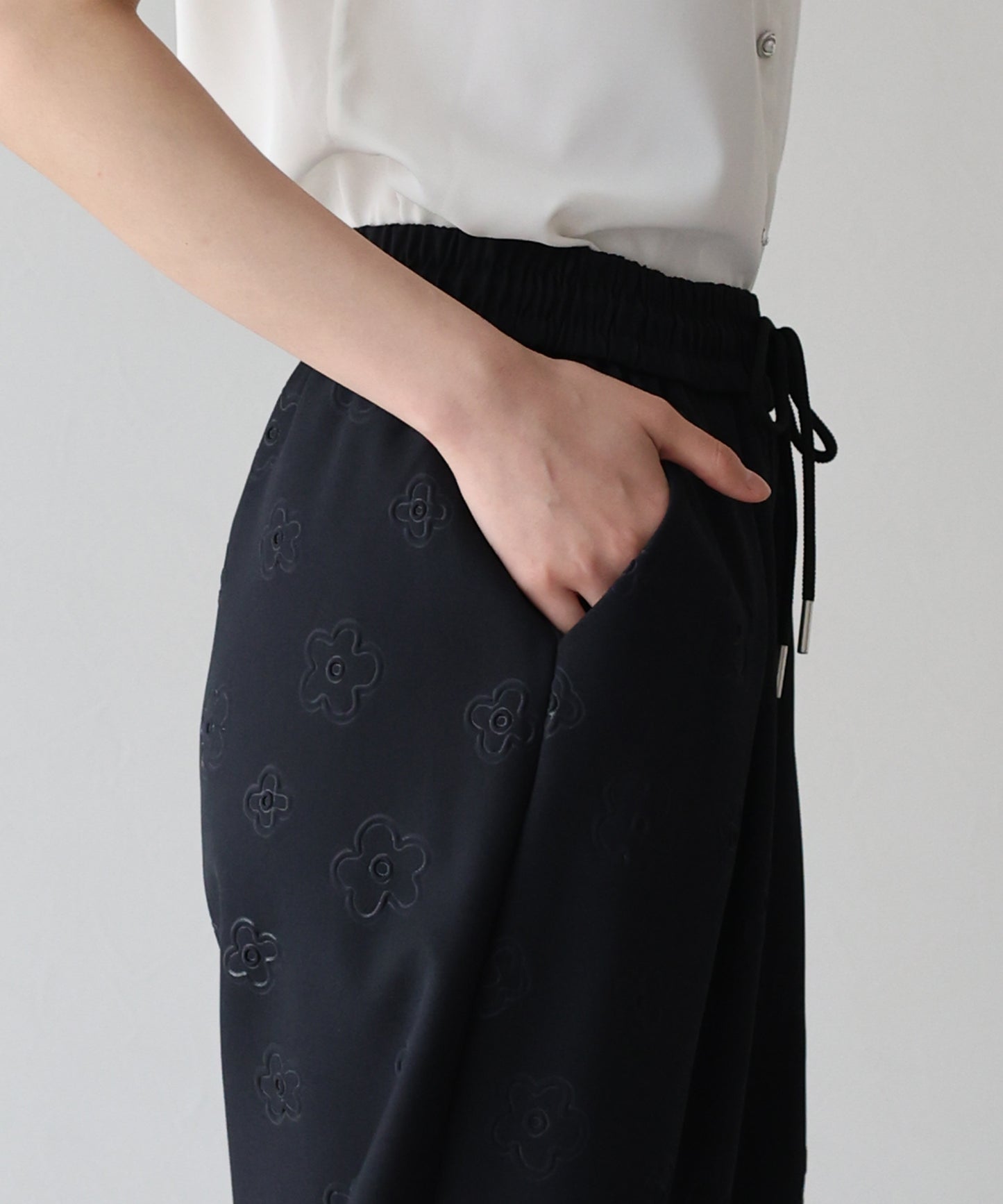 【SALE】フラワーエンボスワイドパンツ